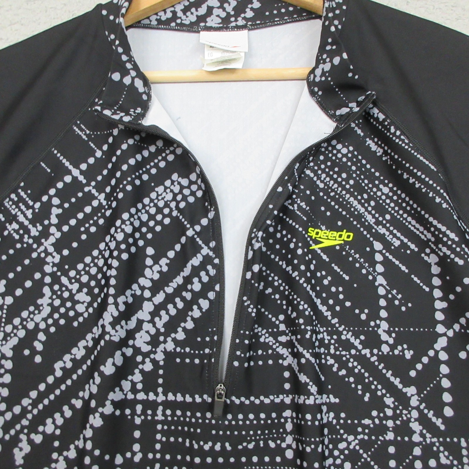 Speedo Zumba Black Graphic Shirt XL Nylon Elastane Mens Swim Rash Guard Top