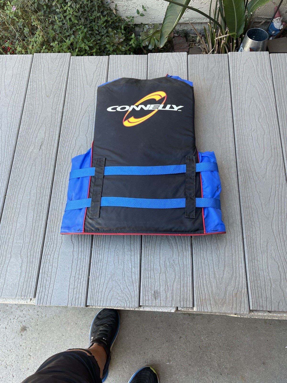 Nice Connelly Ski Vest Teen Size 28”-32” Chest And People Over 90 Lbs