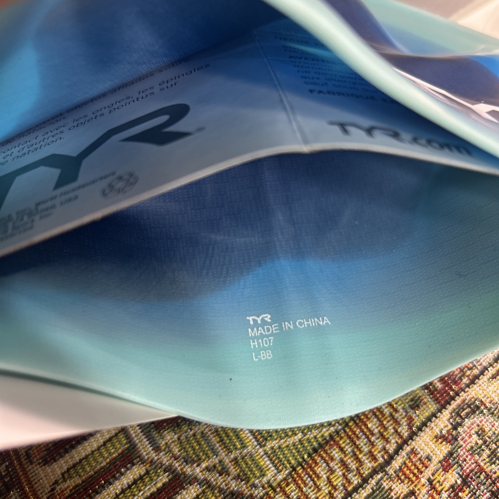 New TYR Tie Dye Graphic 100% Silicone Blue & Green Swim Swimming Cap Youth Fit