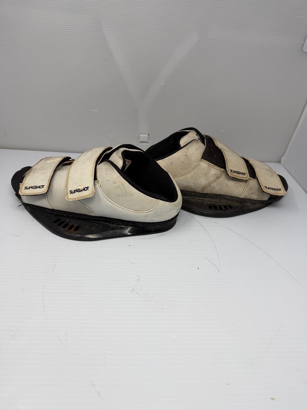 Slingshot Joint Wakeboarding, Kiteboarding, BindingsL/XL Rough Condition READ*