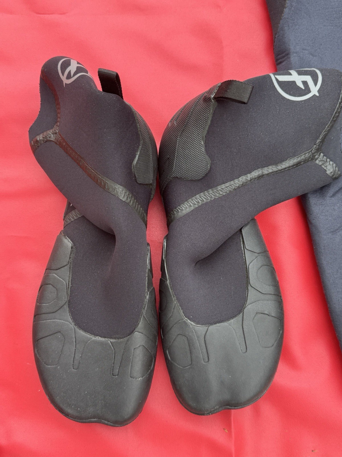Hyperflex 4/3mm Greenprene Men’s Chest Zip Full Wetsuit.