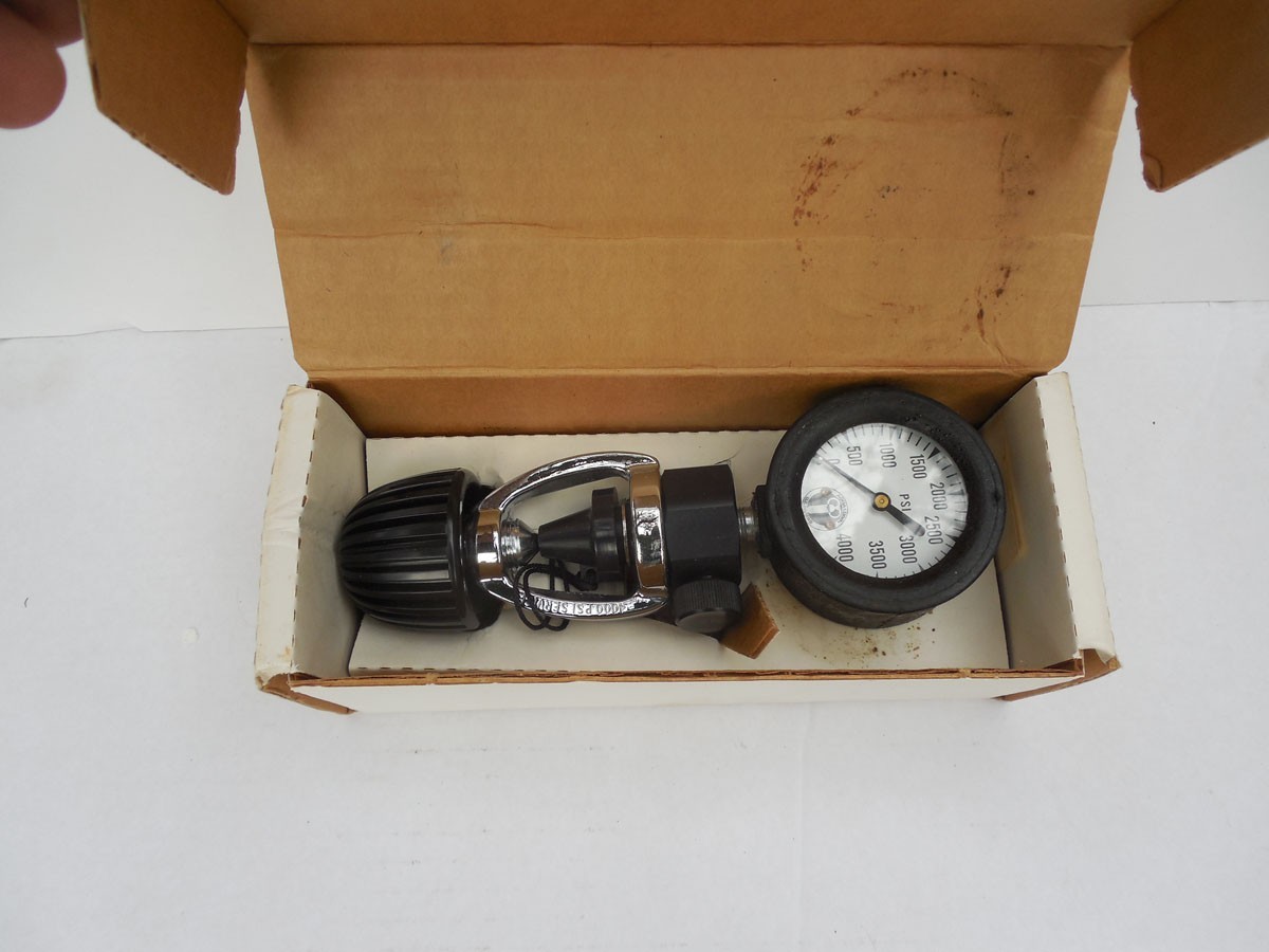 1970’s US DIVERS TANK BOTTLE CHECKER GAUGE – NEW IN BOX – 4000 PSI
