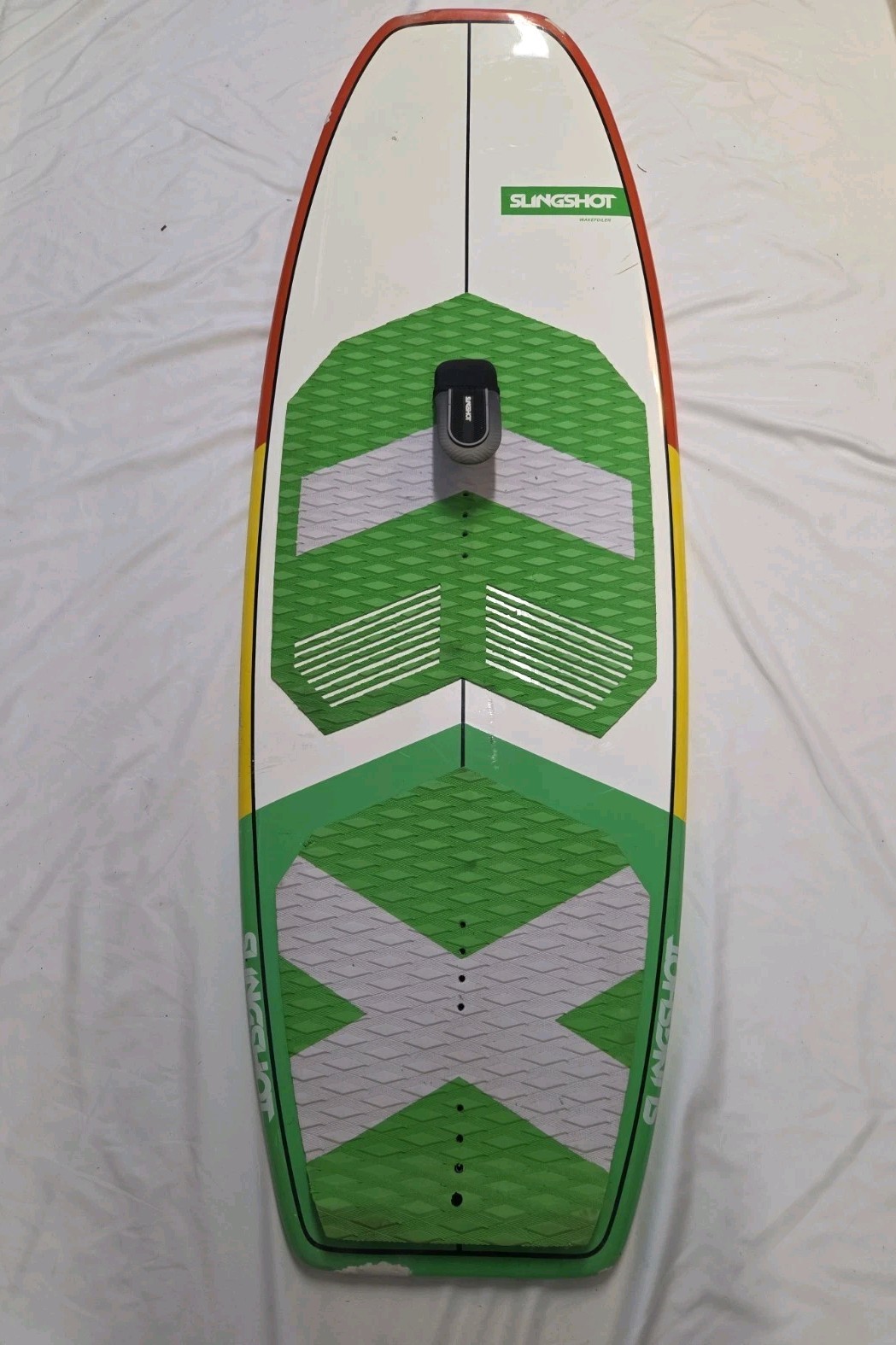 Slingshot Wakefoiler Wakeboard 4’10″x 20″x 1 3/8″ Green White- Good Condition!