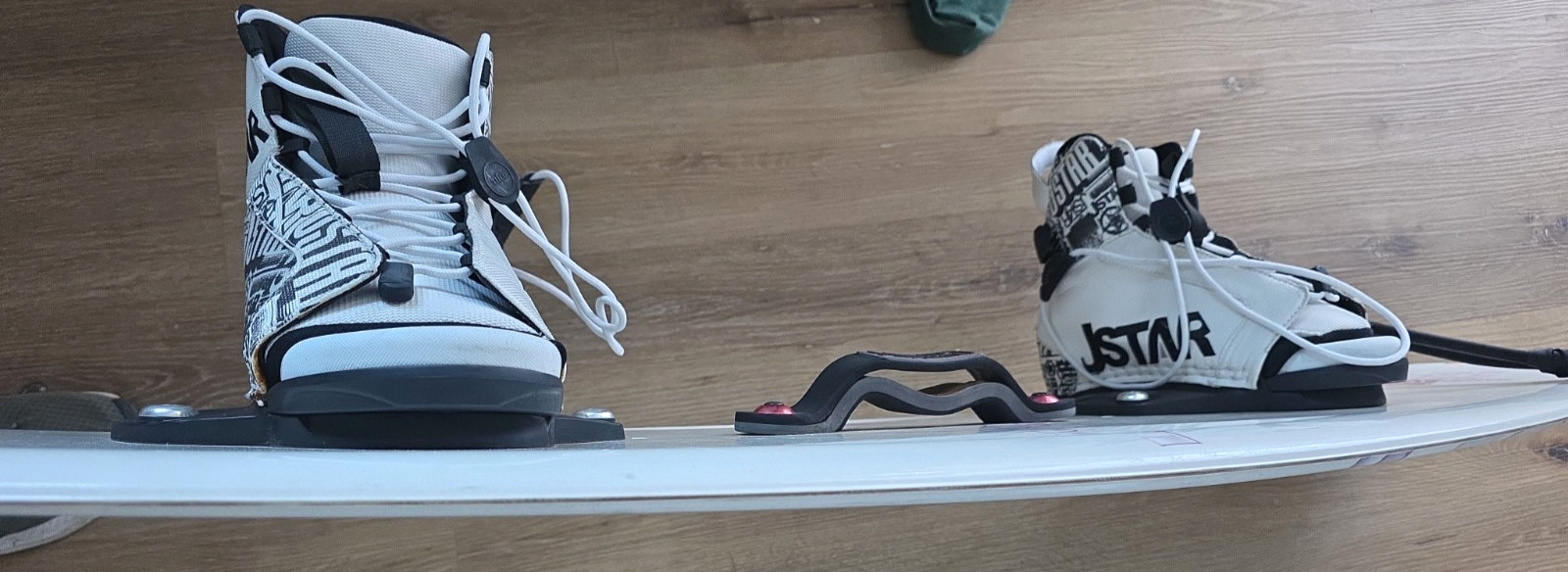 Liquid Force Element 134 Wakeboard Moehau Goold