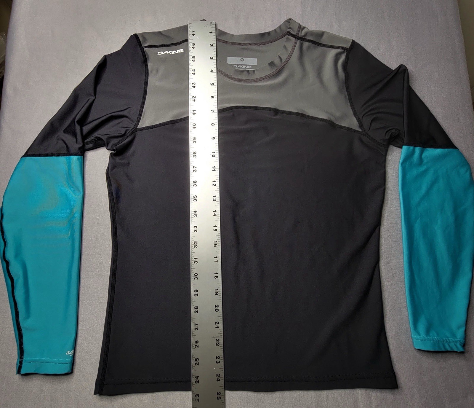 DAKINE UPF 50 Long Sleeve Rash Guard Shirt Top, XL, Gray Black Blue