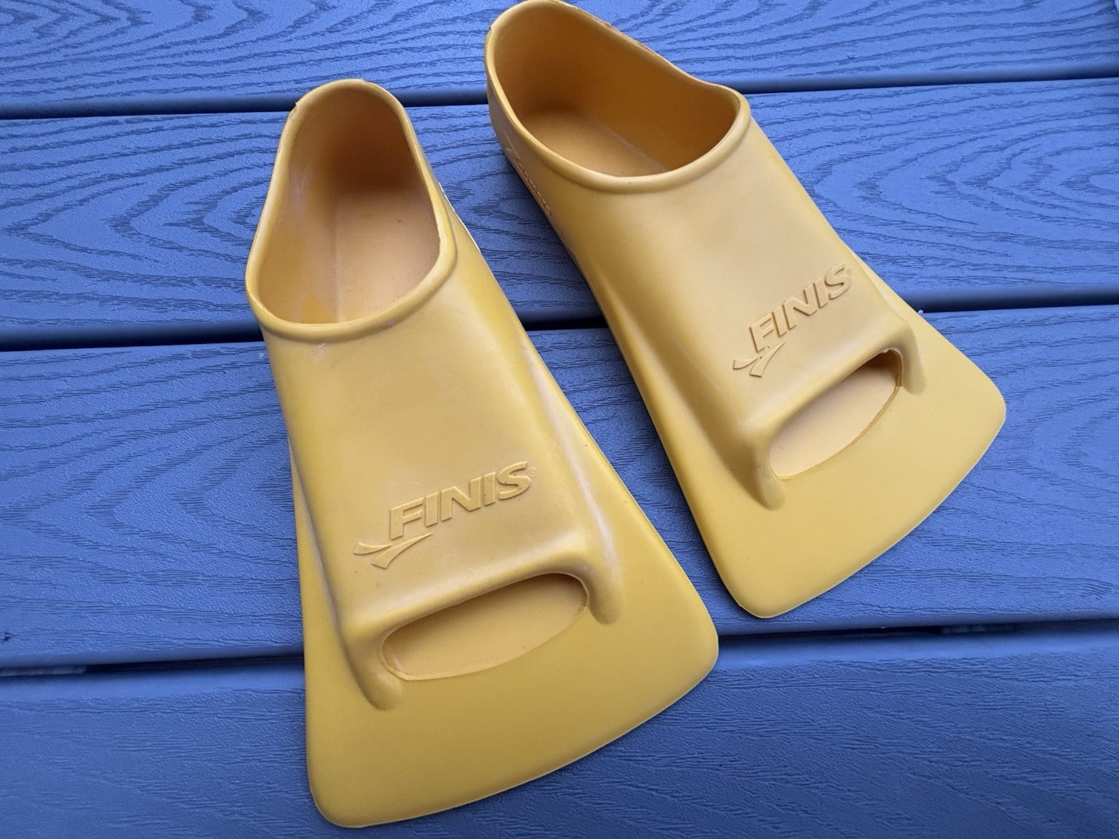 FINIS Zoomers Gold Short Blade Training Fins Female 8 1/2-9 1/2 Male 7 1/2-8 1/2
