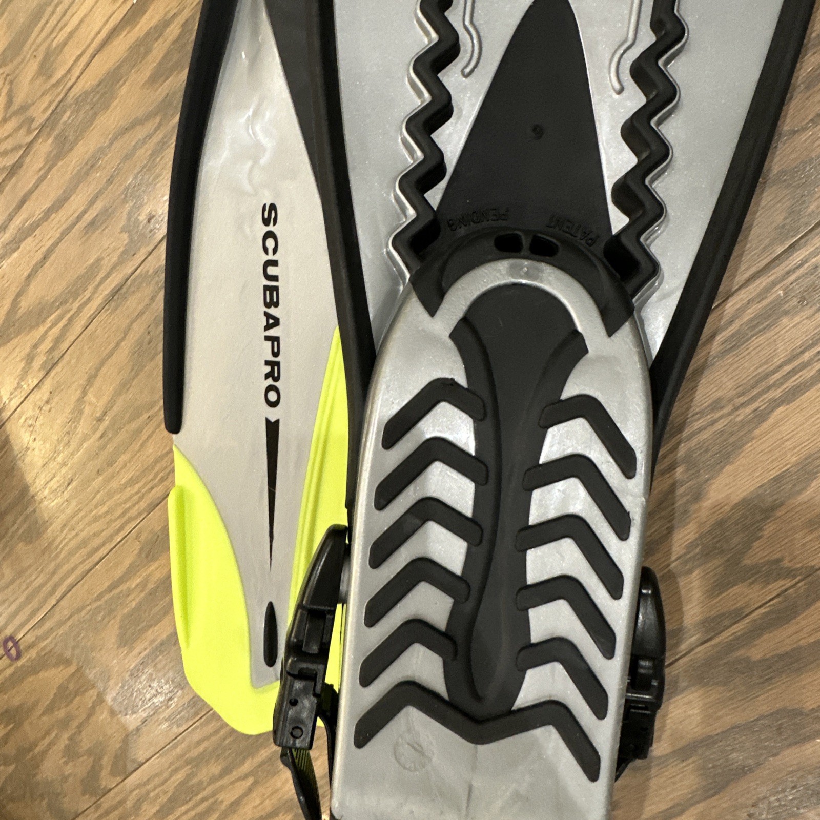 Scubapro Kinetix L-XL Swimming Scuba Fins Black Gray Yellow Green Made In Italy