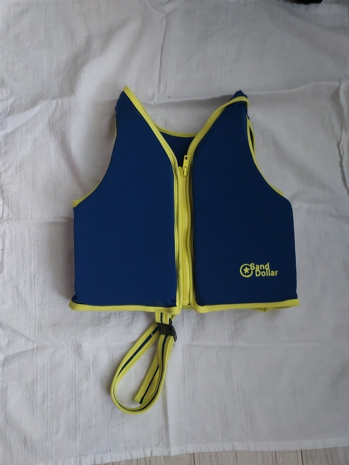 Sand Dollar Kids Blue Swim Vest (3-5 Years) Slightly Used