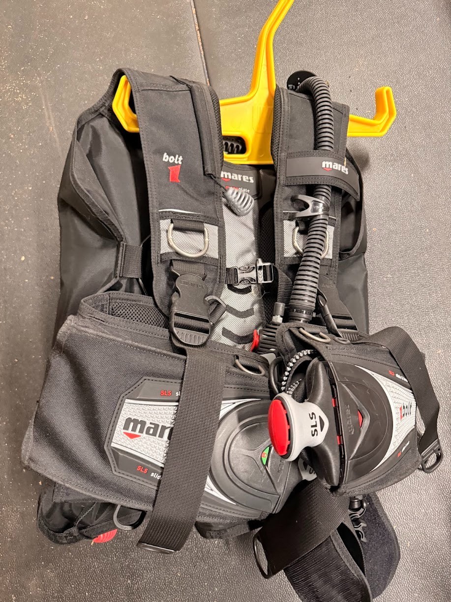 Mares Bolt 1 BCD Scuba Size Large – Barely Used – Great Condition