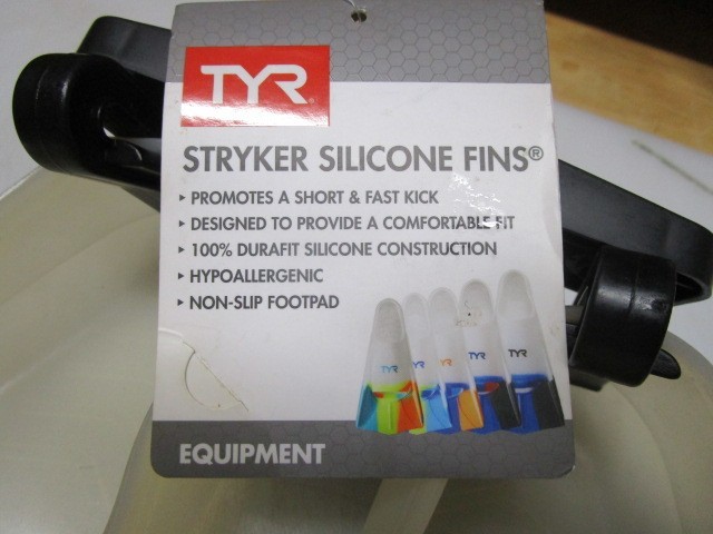 TYR Stryker Silicone Swim Fin Racing Training MEDIUM M-6-7, W 7.5-8.5 EU 39-40