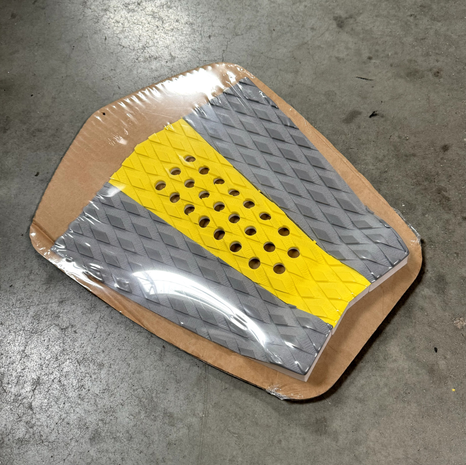 Surfboard Traction Pad – 3 Piece Diamond Grey Yellow Grey Circle Cut | Skimboard