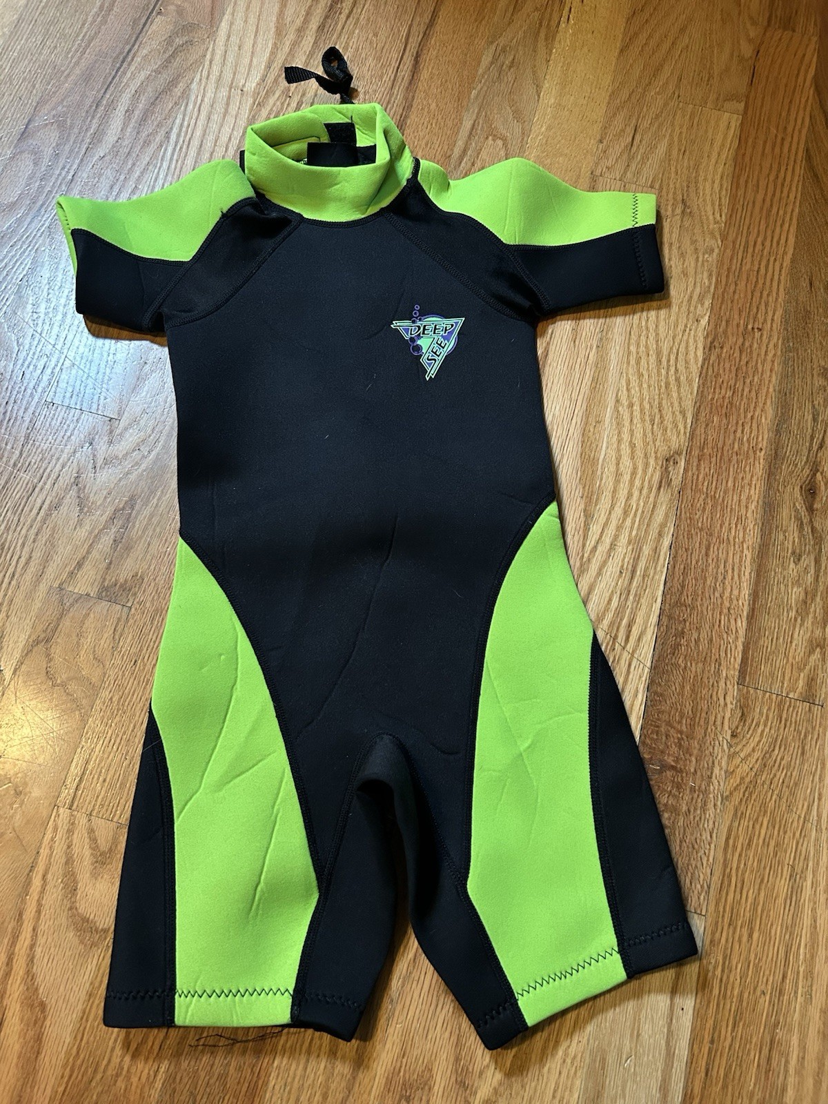 Deep See Youth Shorty Wetsuit Black / Neon Green Size XS