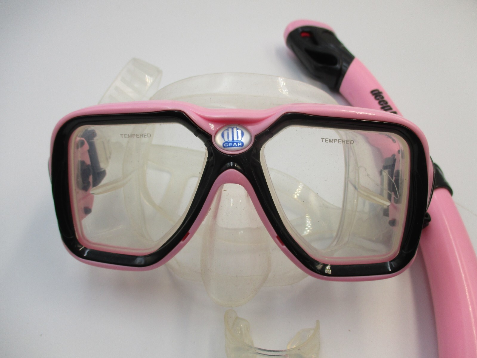 Deep Blue Gear Profile Adult Tempered Glass Mask & Snorkel Combo Pink