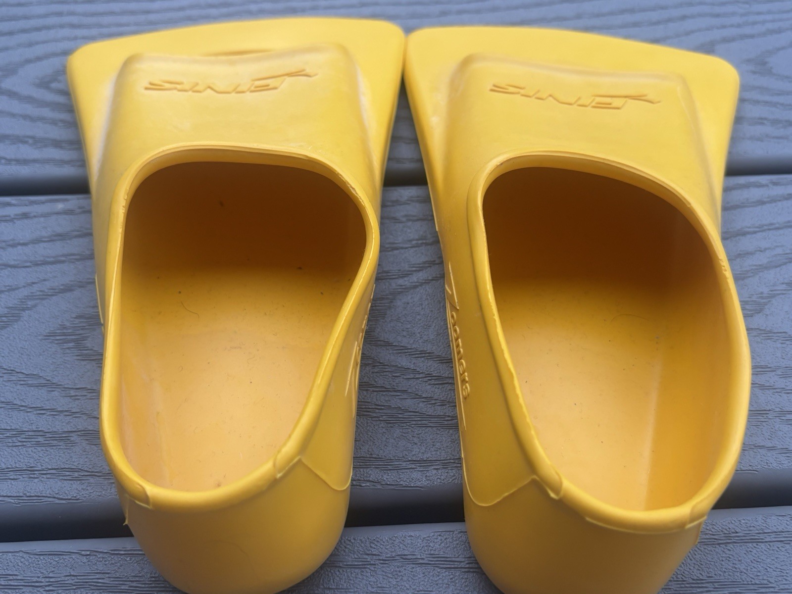 FINIS Zoomers Gold Short Blade Training Fins Female 8 1/2-9 1/2 Male 7 1/2-8 1/2