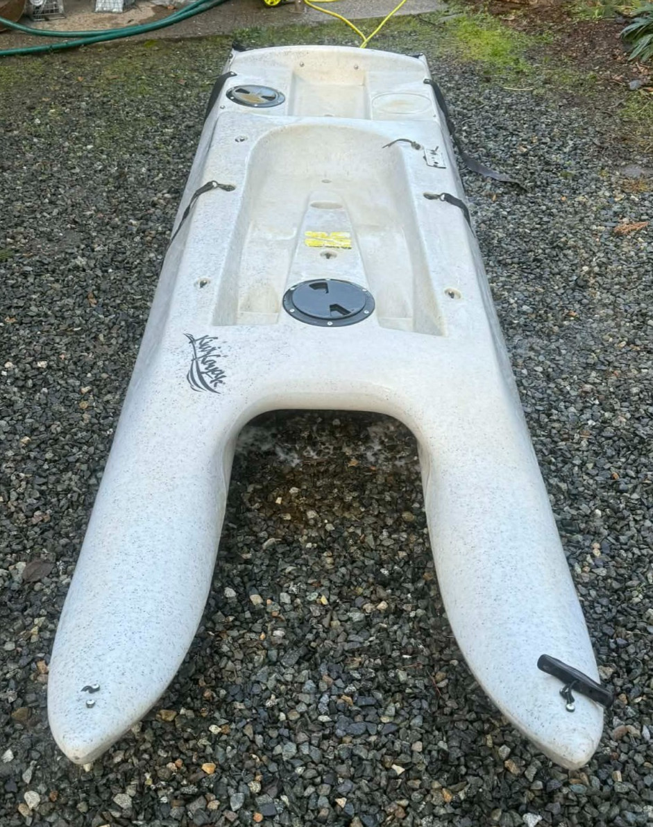 Stealth Kiwi Kayak Fishing Angler Kayak 11ft Pontoon Catamaran Hull