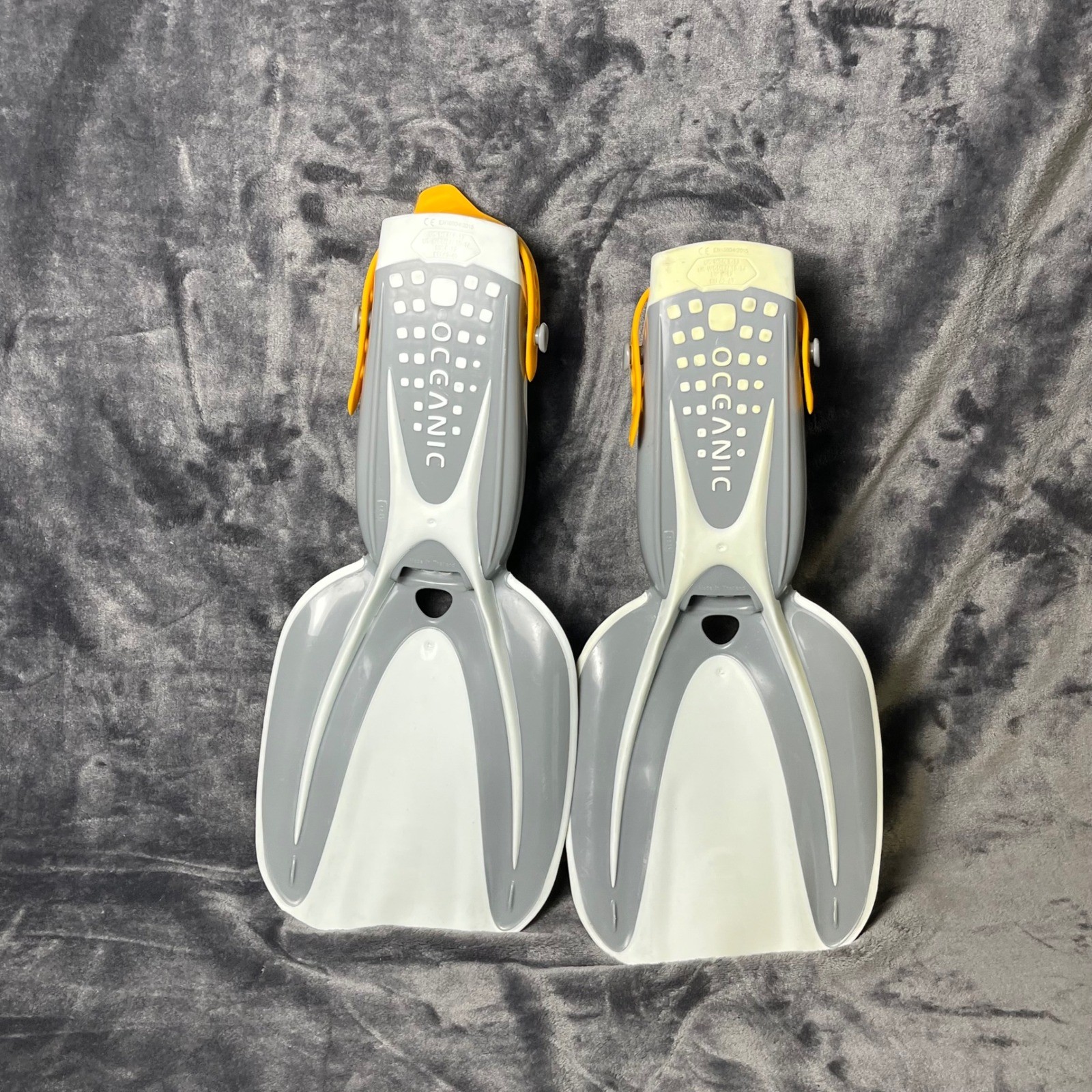 Oceanic Manta Ray Open Heel Scuba Diving Fins Gray White Mens 9-13 Womens 10-14