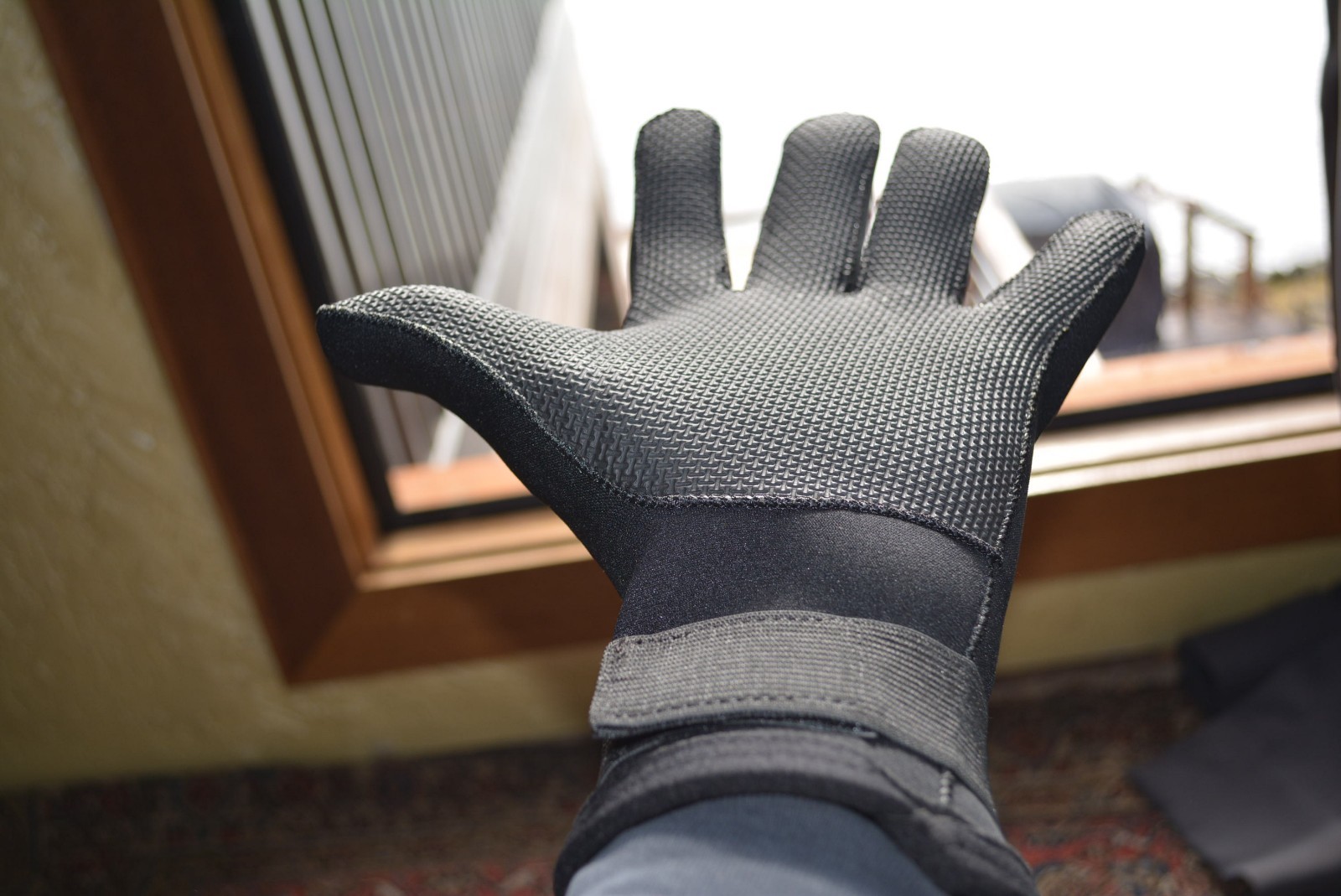 Neoprene gloves 4mm New, nice, the real deal ( GREAT DEAL)