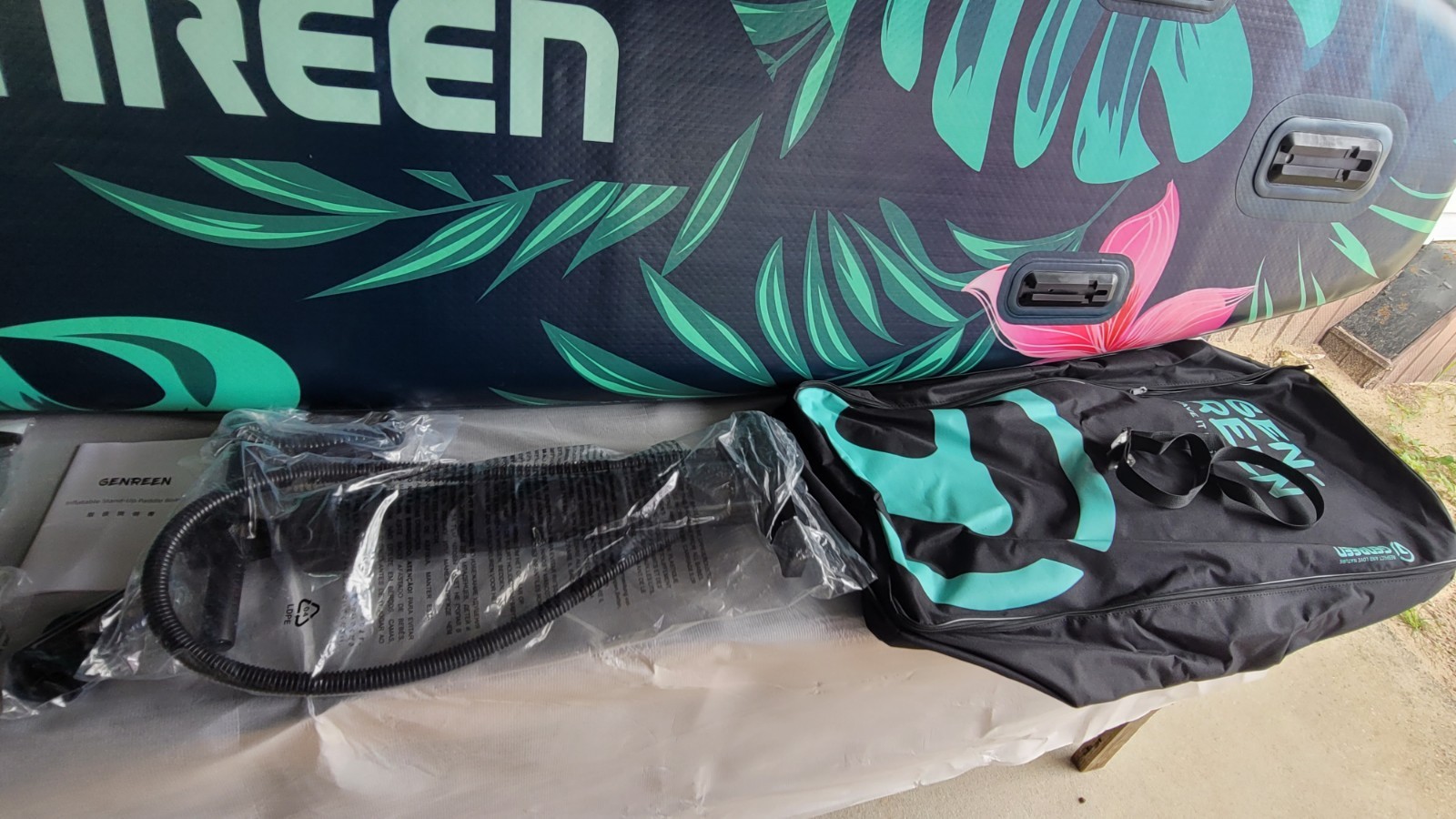 Genreen 11-Ft Inflatable Stand Up Paddleboard with Accessories -SUP