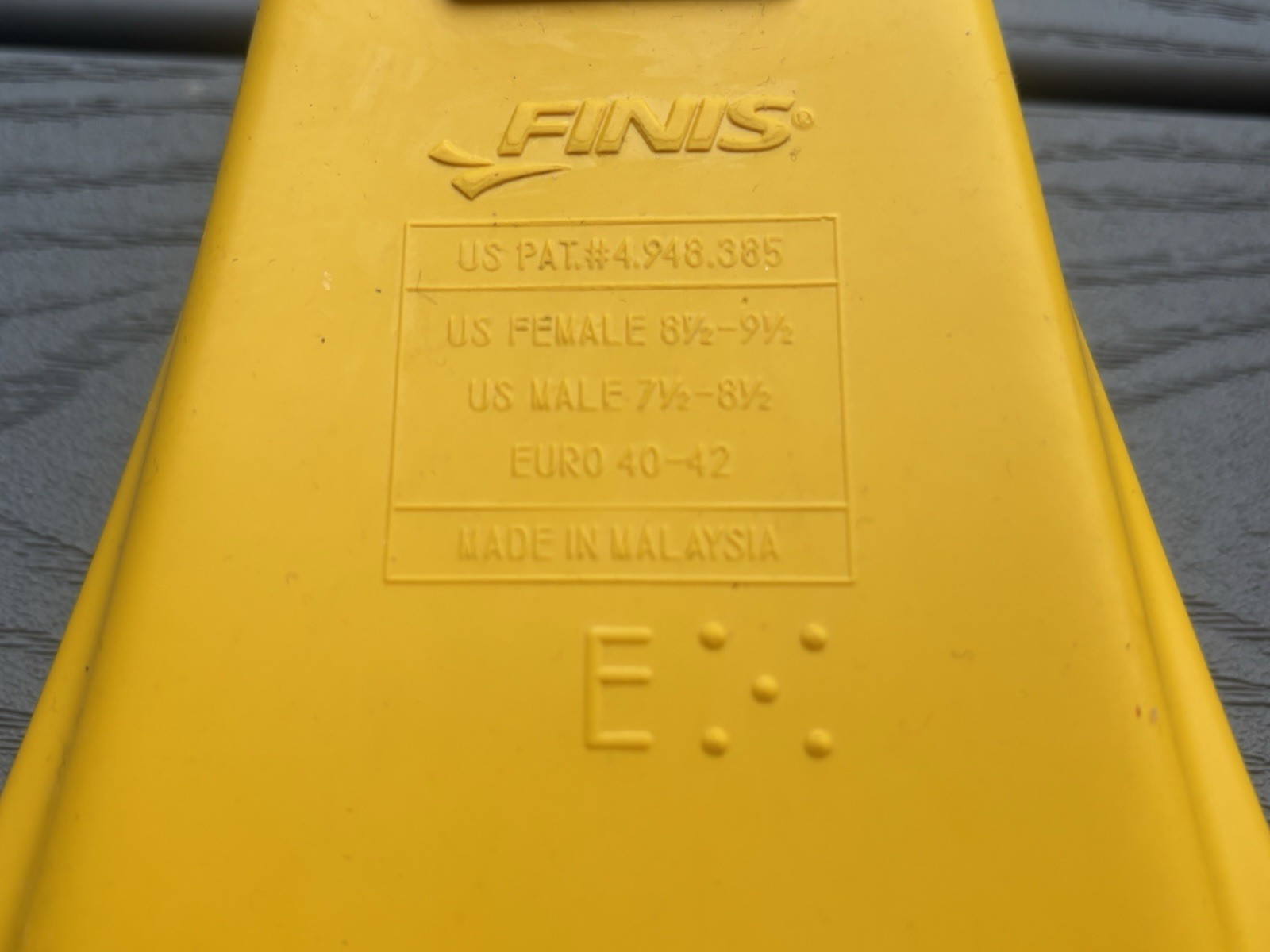 FINIS Zoomers Gold Short Blade Training Fins Female 8 1/2-9 1/2 Male 7 1/2-8 1/2