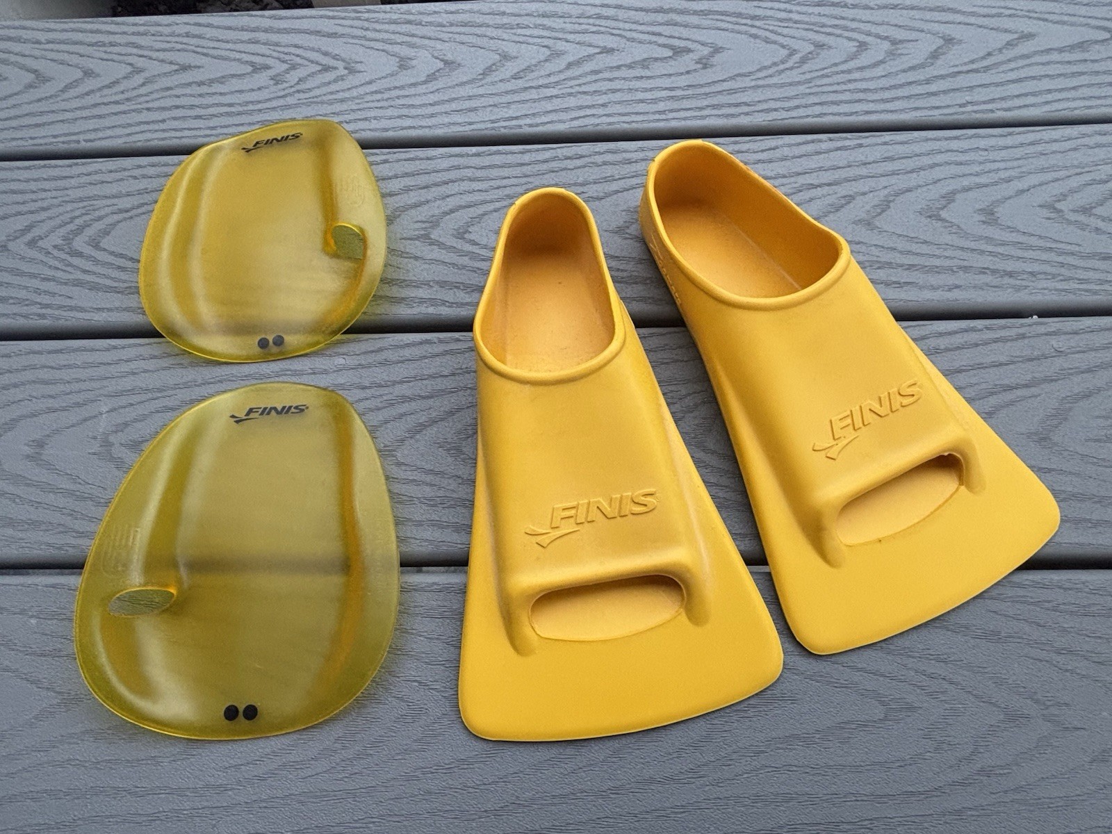 FINIS Zoomers Gold Short Blade Training Fins Female 8 1/2-9 1/2 Male 7 1/2-8 1/2
