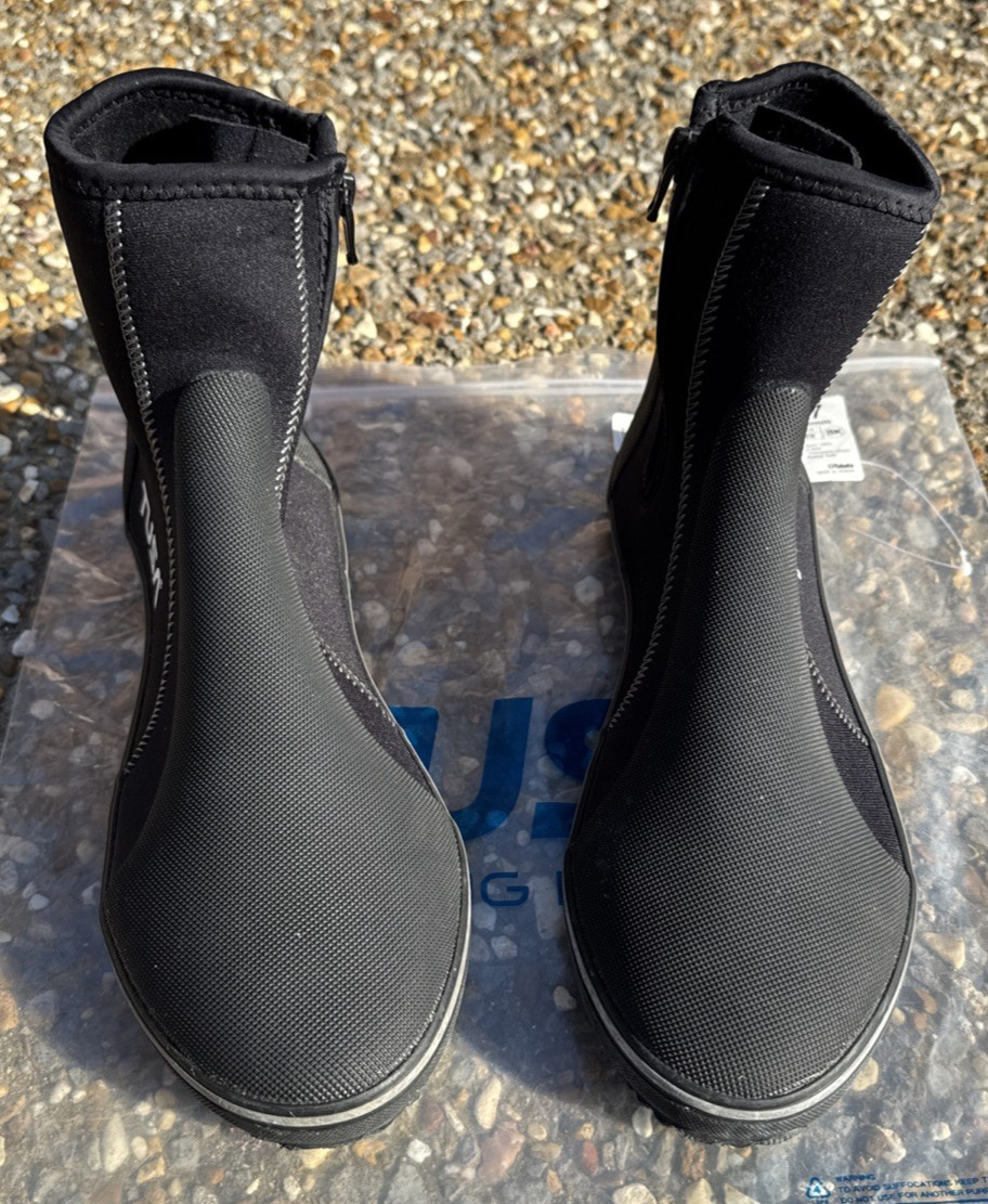 Tusa SS Dive Boots 5MM Men’s Size 11 SCUBA Snorkeling Black Diving Booties