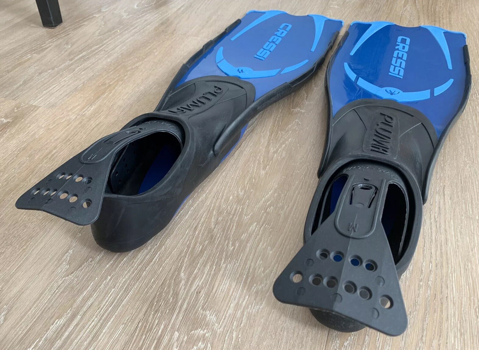 Cressi Pluma Fins New With Bag. Size 8 1/2-9 1/2