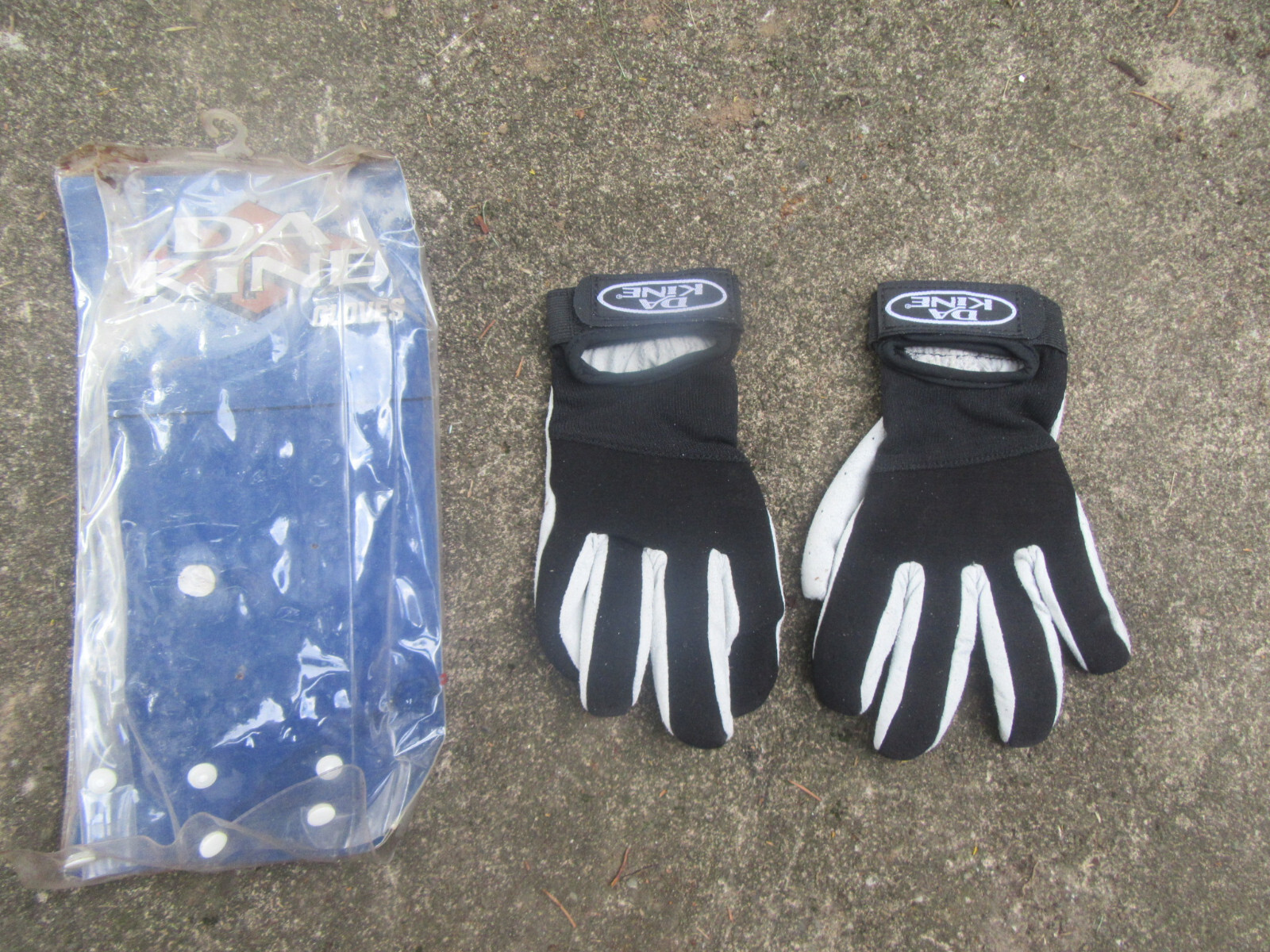 BNIB New Dakine Sailing Windsurfing Full Finger Gloves Small Black Blue White