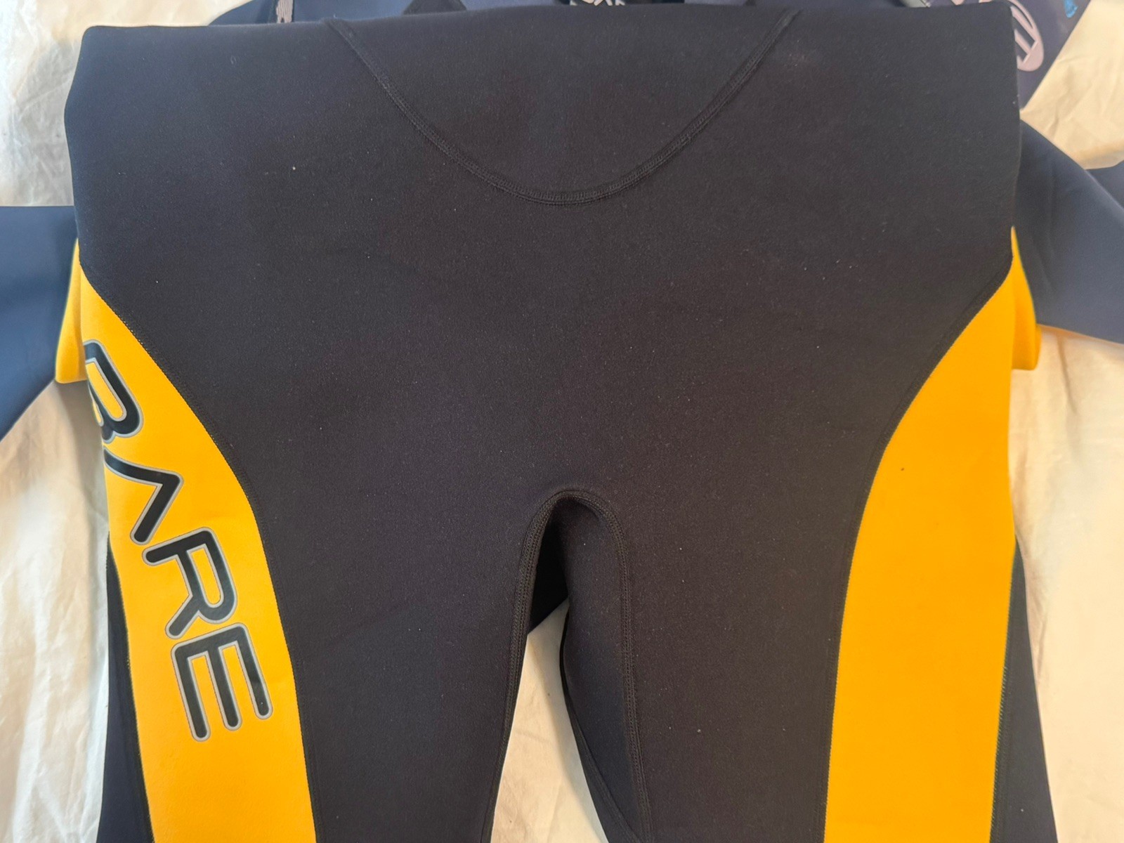 BARE velocity Full Length Wetsuit Men’s large Short 2/3mm Progressive Stretch