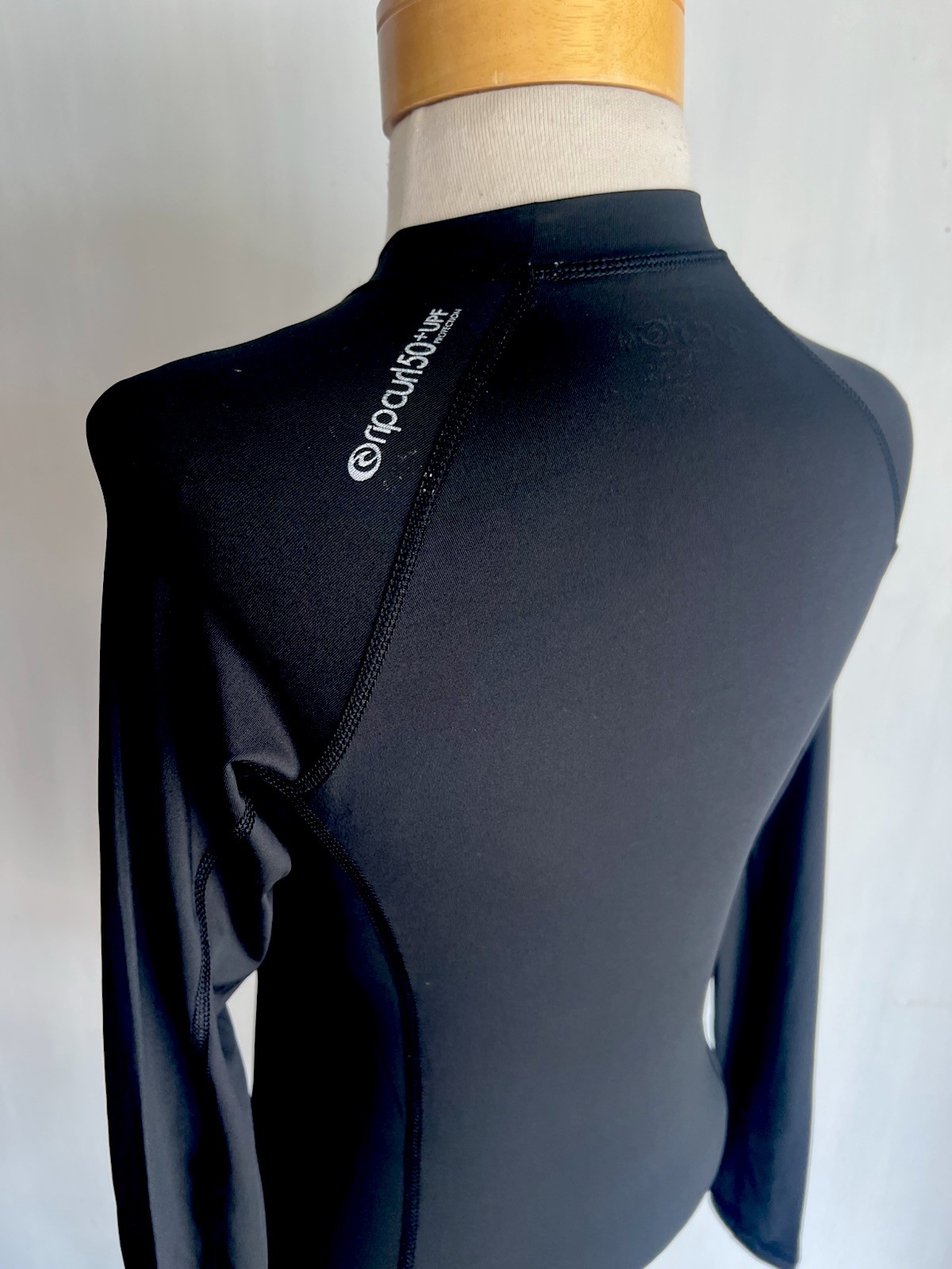 RIP CURL Official Women’s 50+ UPF Protection Long Sleeve Rash Guard Size Medium