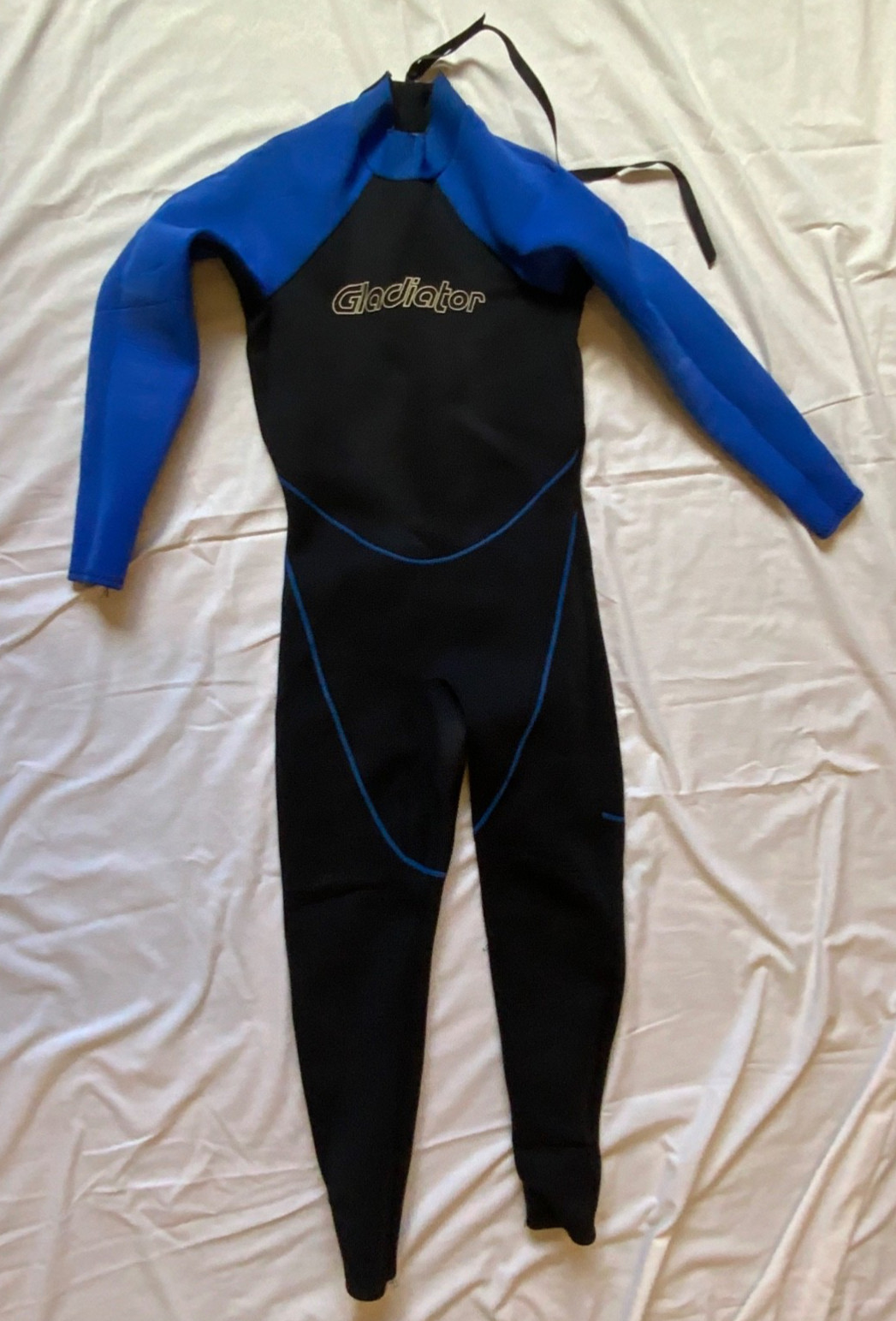 Gladiator Full Body Wet Suit Size Medium Full Suit Black/Blue. Neoprene/Nylon.