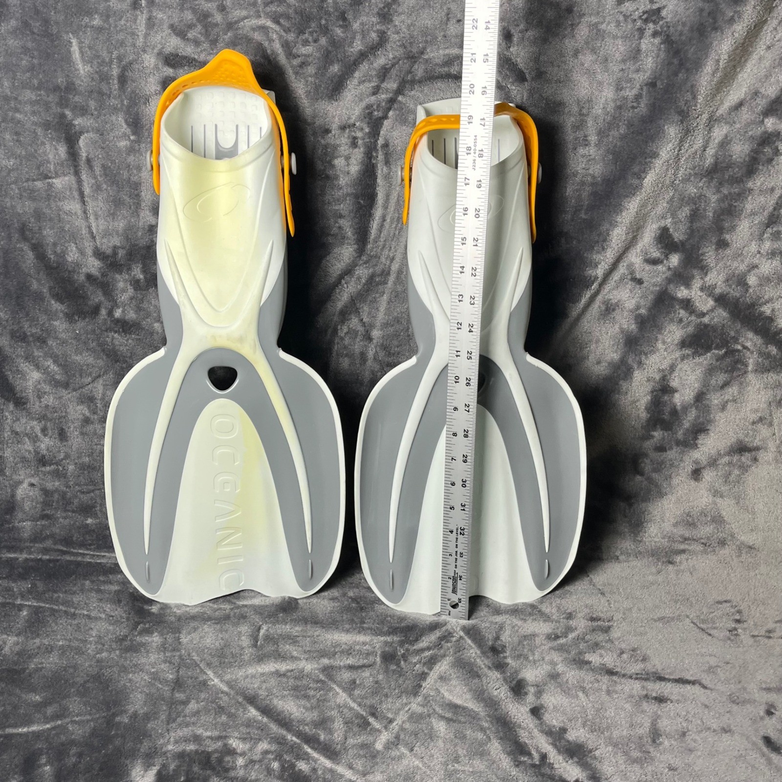 Oceanic Manta Ray Open Heel Scuba Diving Fins Gray White Mens 9-13 Womens 10-14