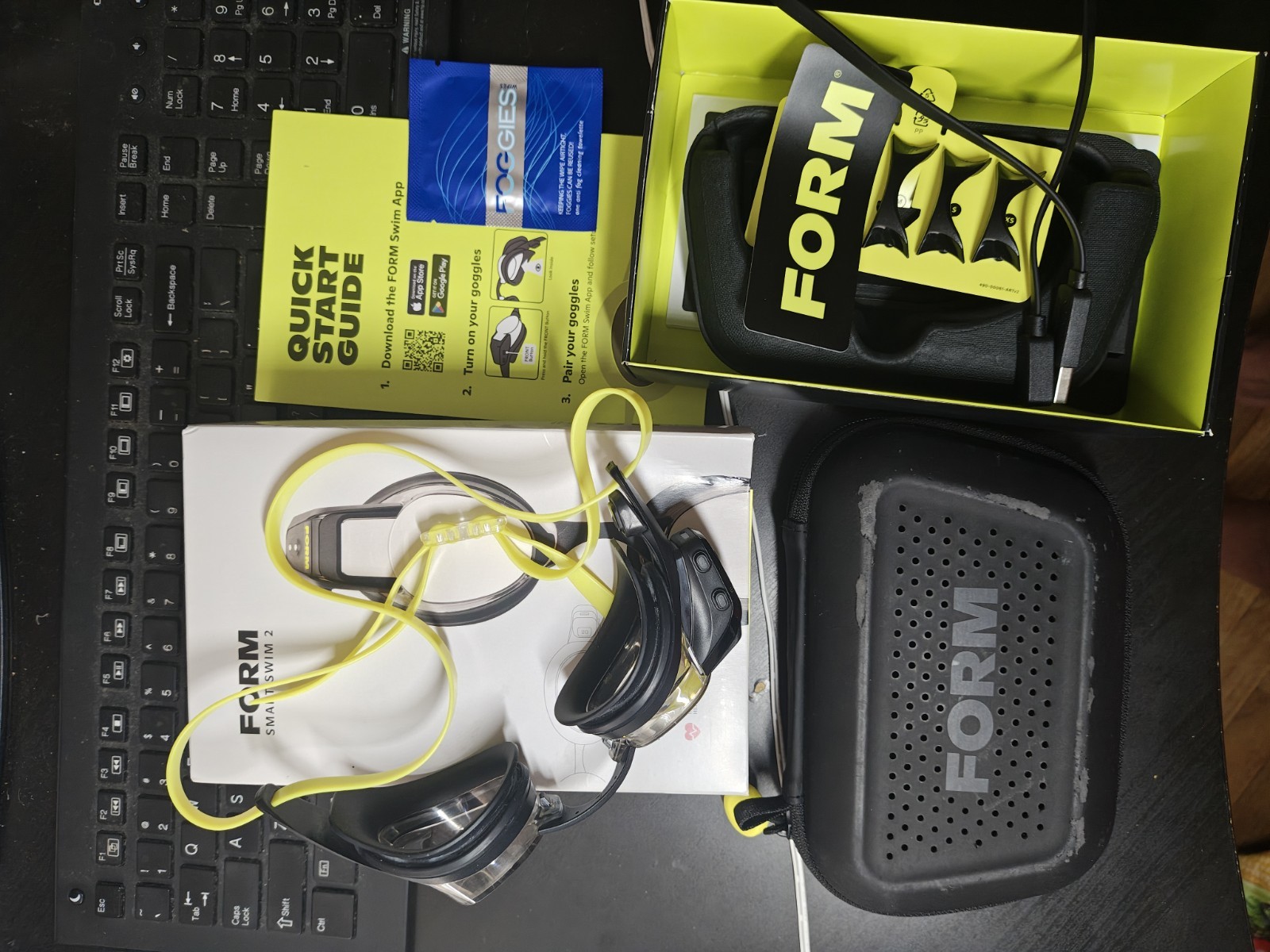 FORM – Smart Swim 2 Goggles – Black – (2024) GREAT!