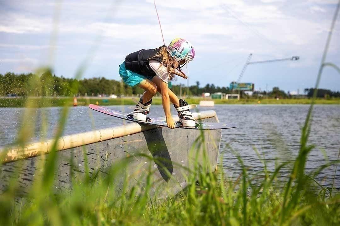 Slingshot Space Grom Kid’s Wakeboard – 2025