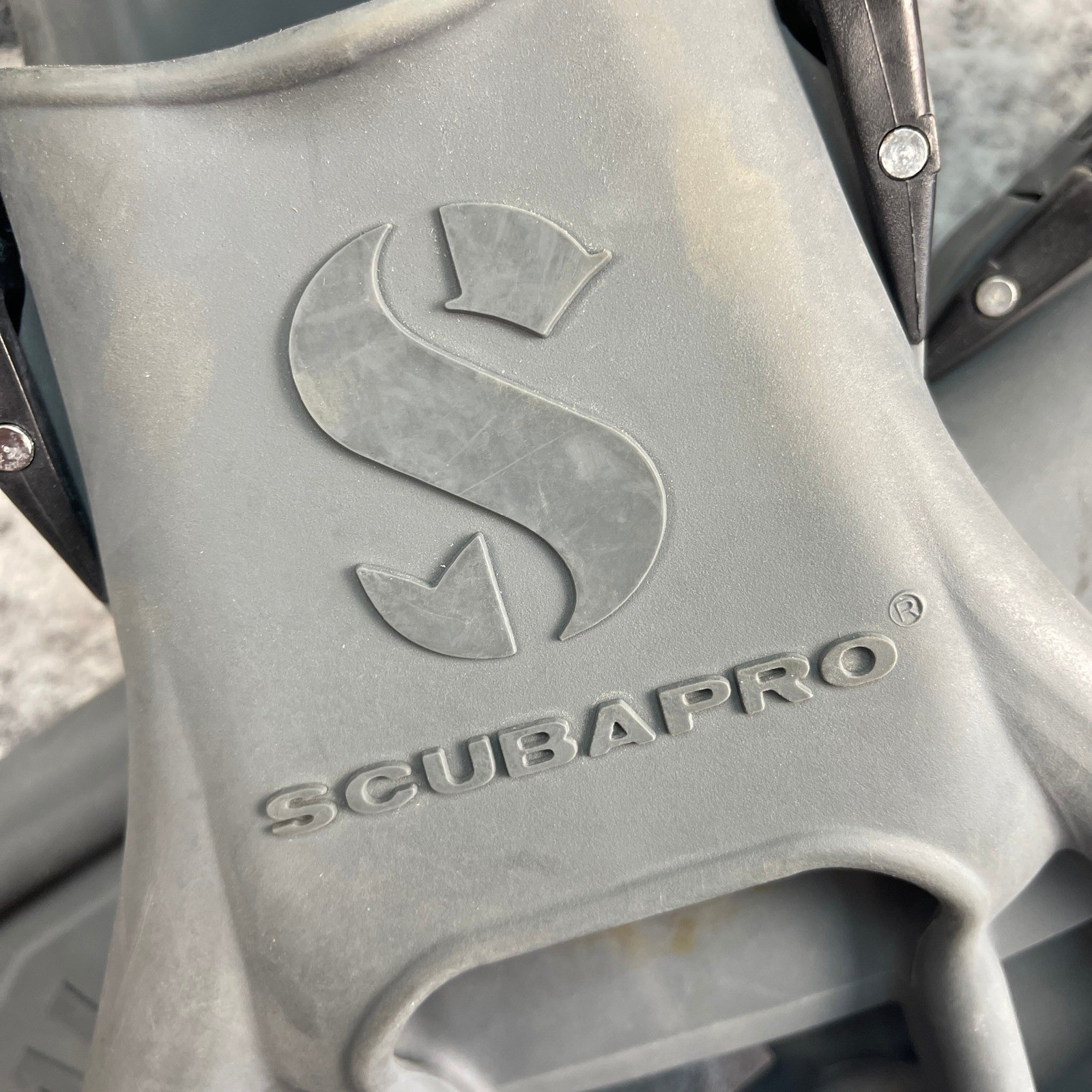 Scubapro Twin Jet Split Fins Size Small Grey Scuba Diving Snorkel Gear