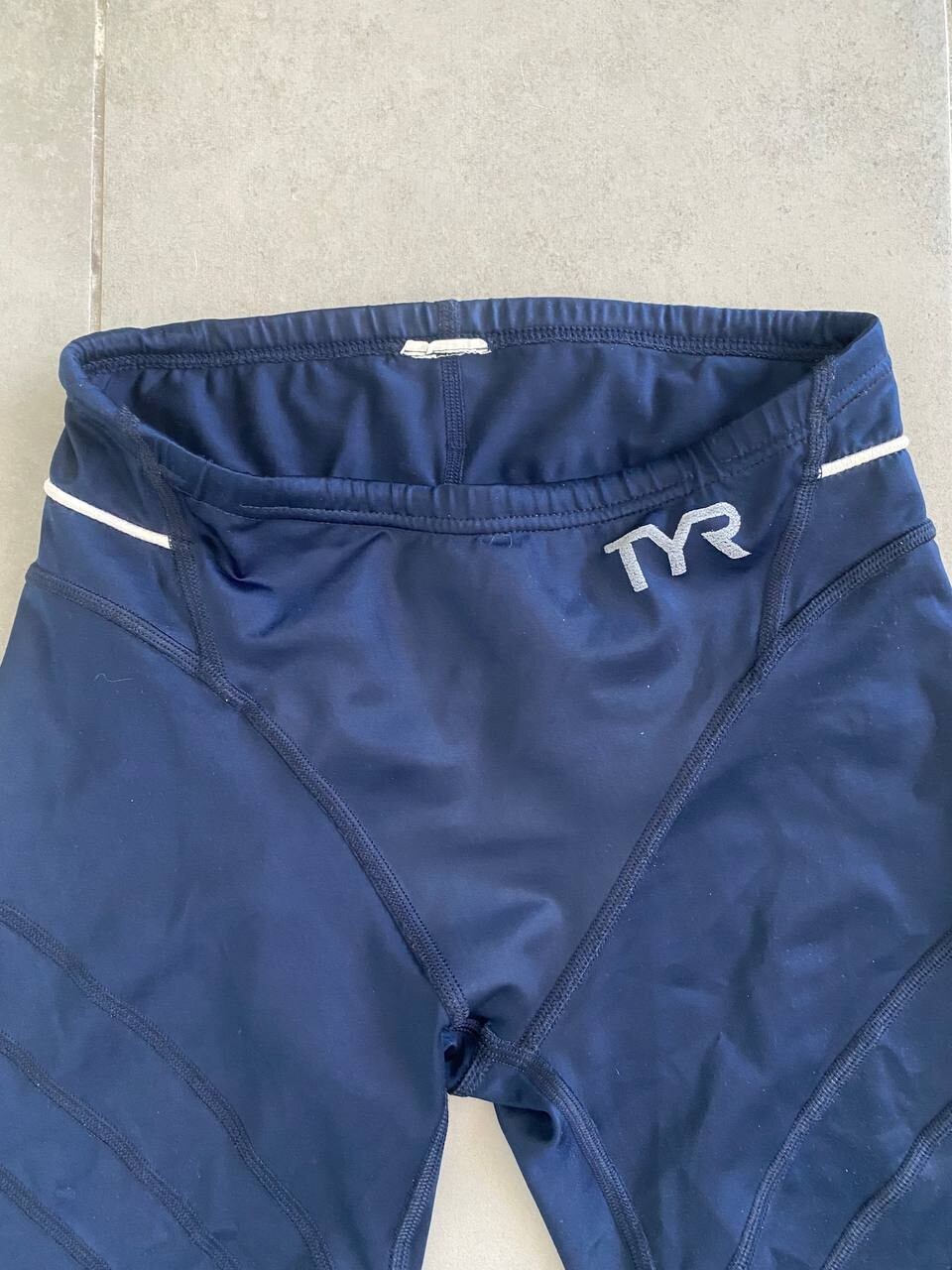 TYR mens swimmnig leggins. Spandex smooth swimming pants, Sz M