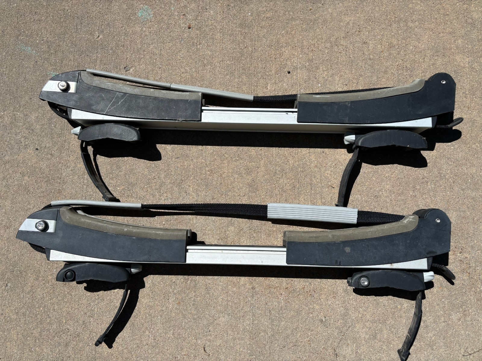 THULE 810 SUP TAXI SURF STAND-UP PADDLE BOARD LOCKS & KEYS ROOF RACK CARRIER