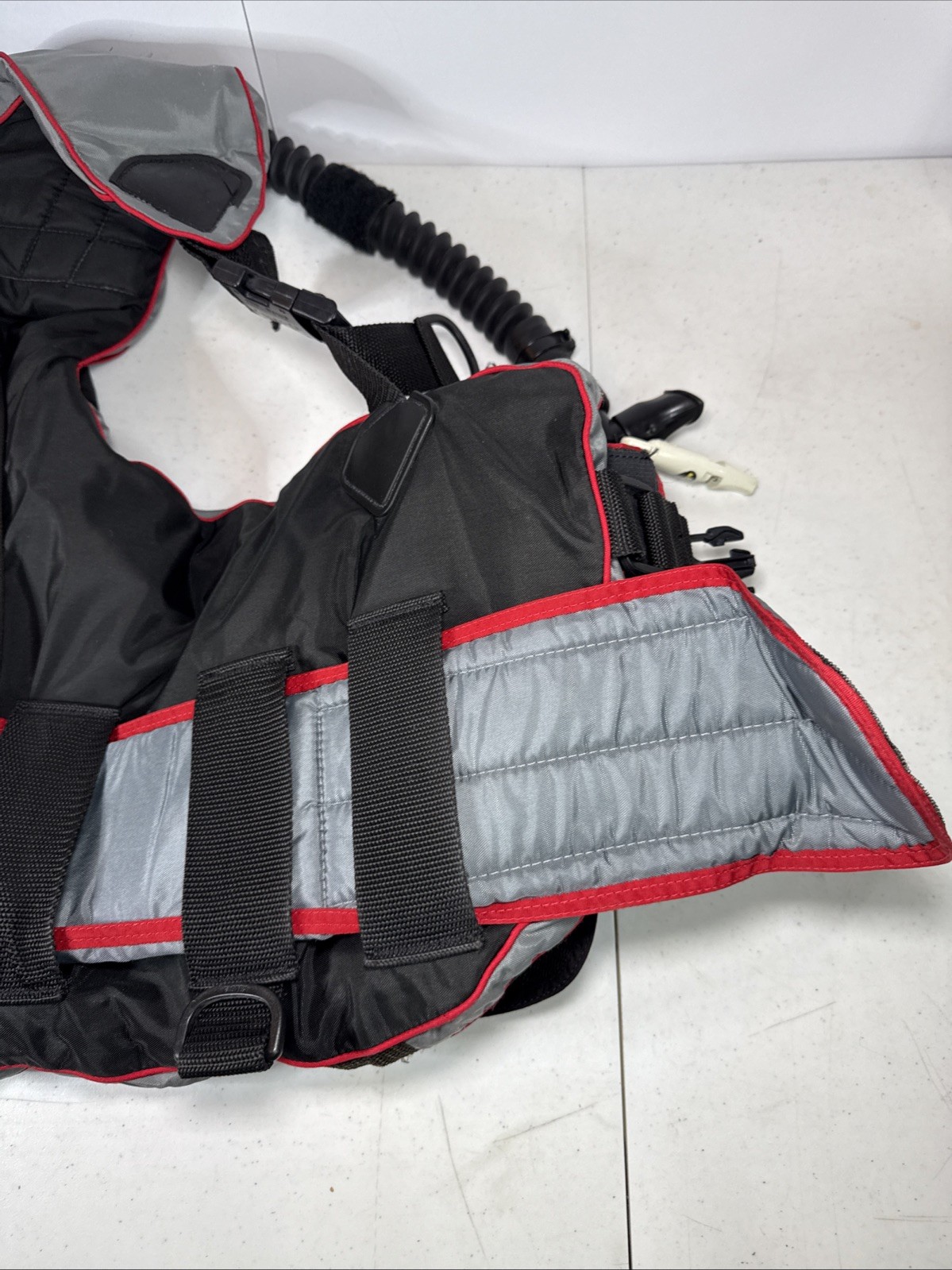 Dacor BCD SCUBA Black/Gray/Red Diving Dive Vest BC Size Medium