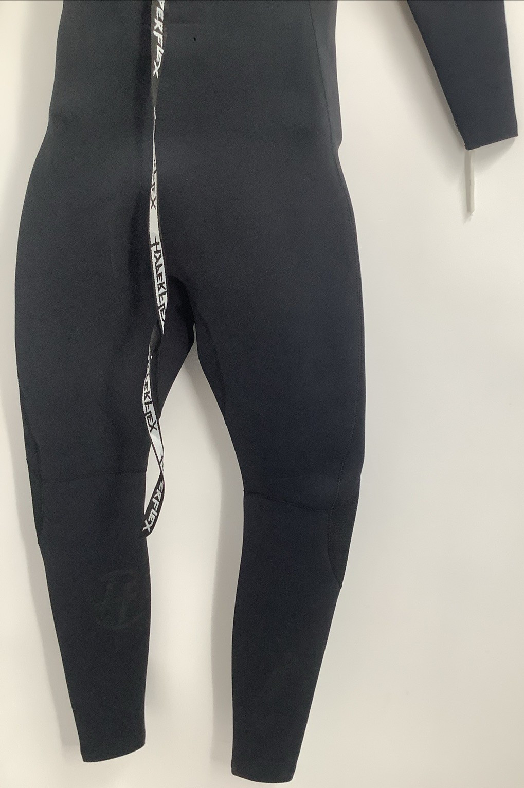 HyperFlex Men’s 3/2 mm VYRL Chest Half Zip Black Wetsuit Size Medium