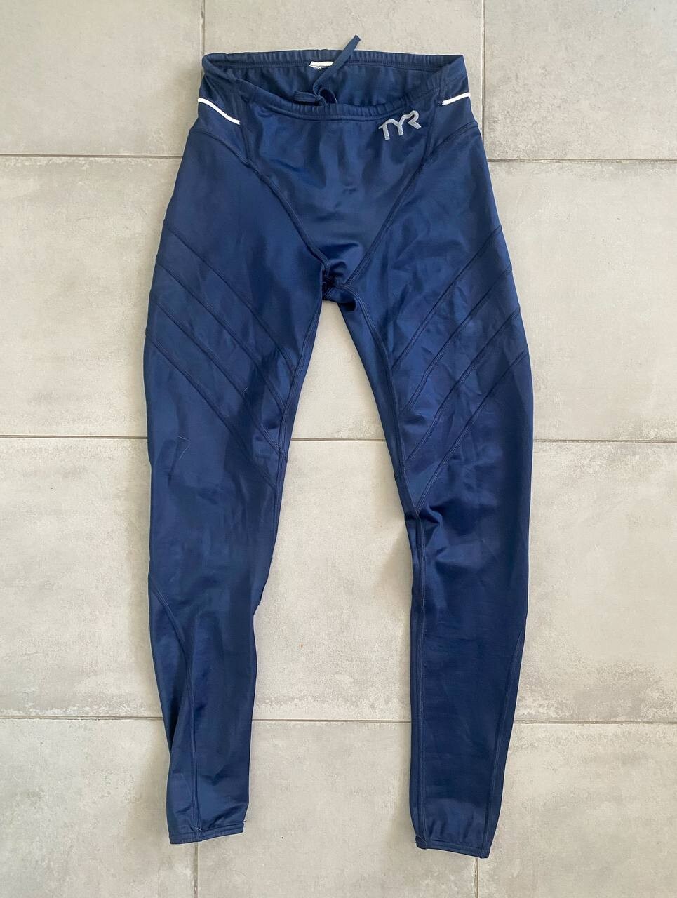 TYR mens swimmnig leggins. Spandex smooth swimming pants, Sz M