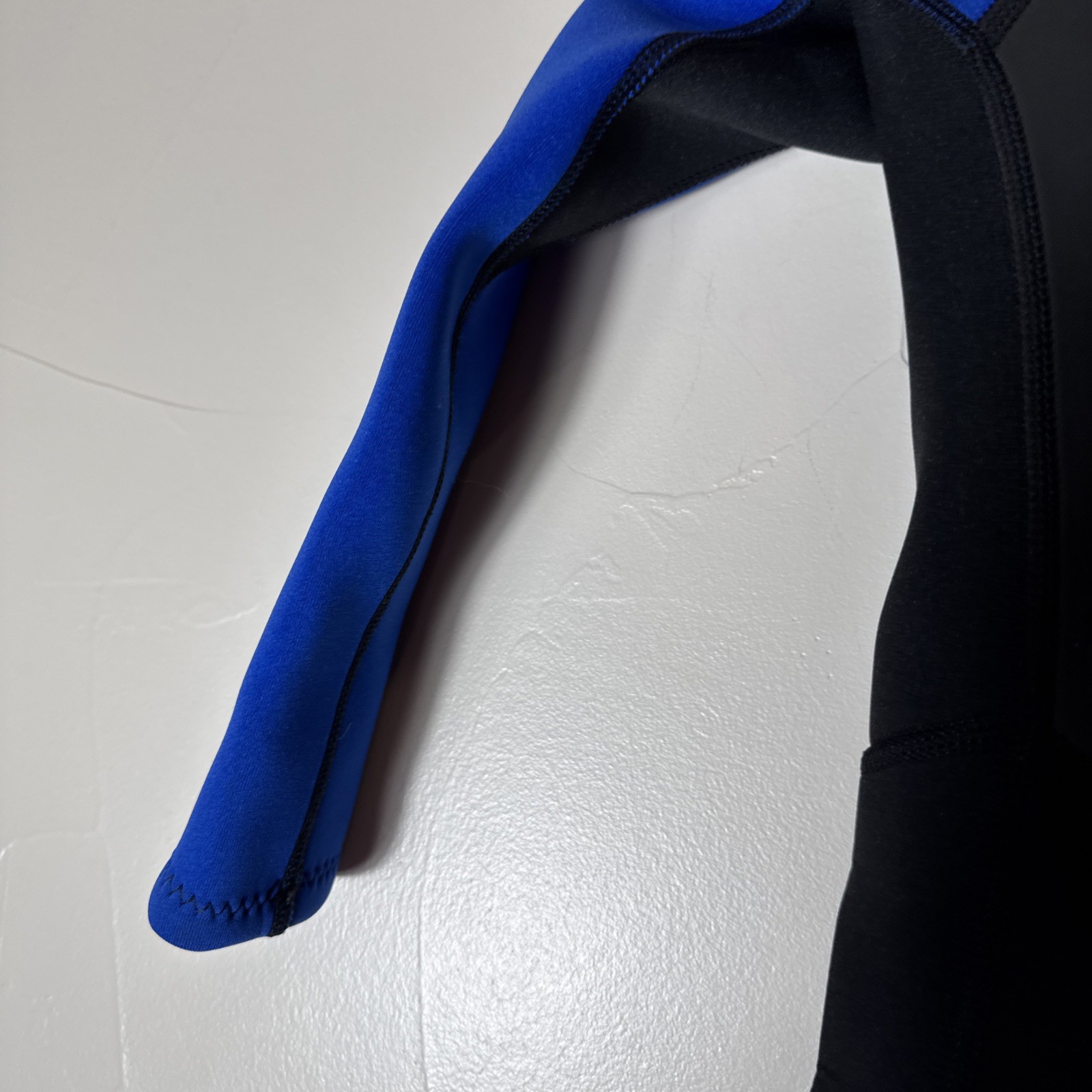 Hyperflex Size 4 Blue Wetsuit Boys Girls Kids Children Shorty Full Zip Black