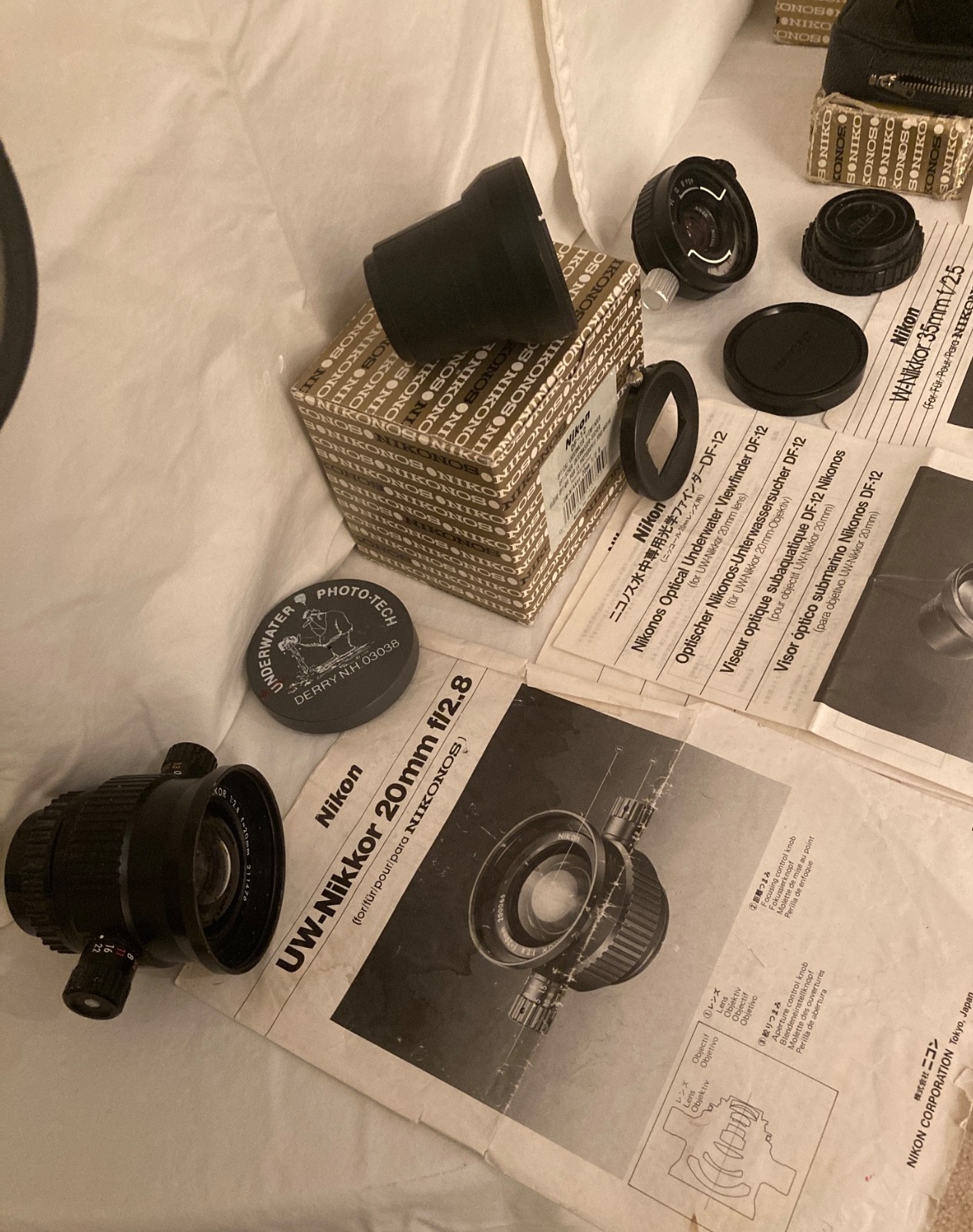 Nikonos-V, SB-105, Close-Up Outfit, Nikkor 20mm, 35mm, 80mm, DF-12, Viewfinder