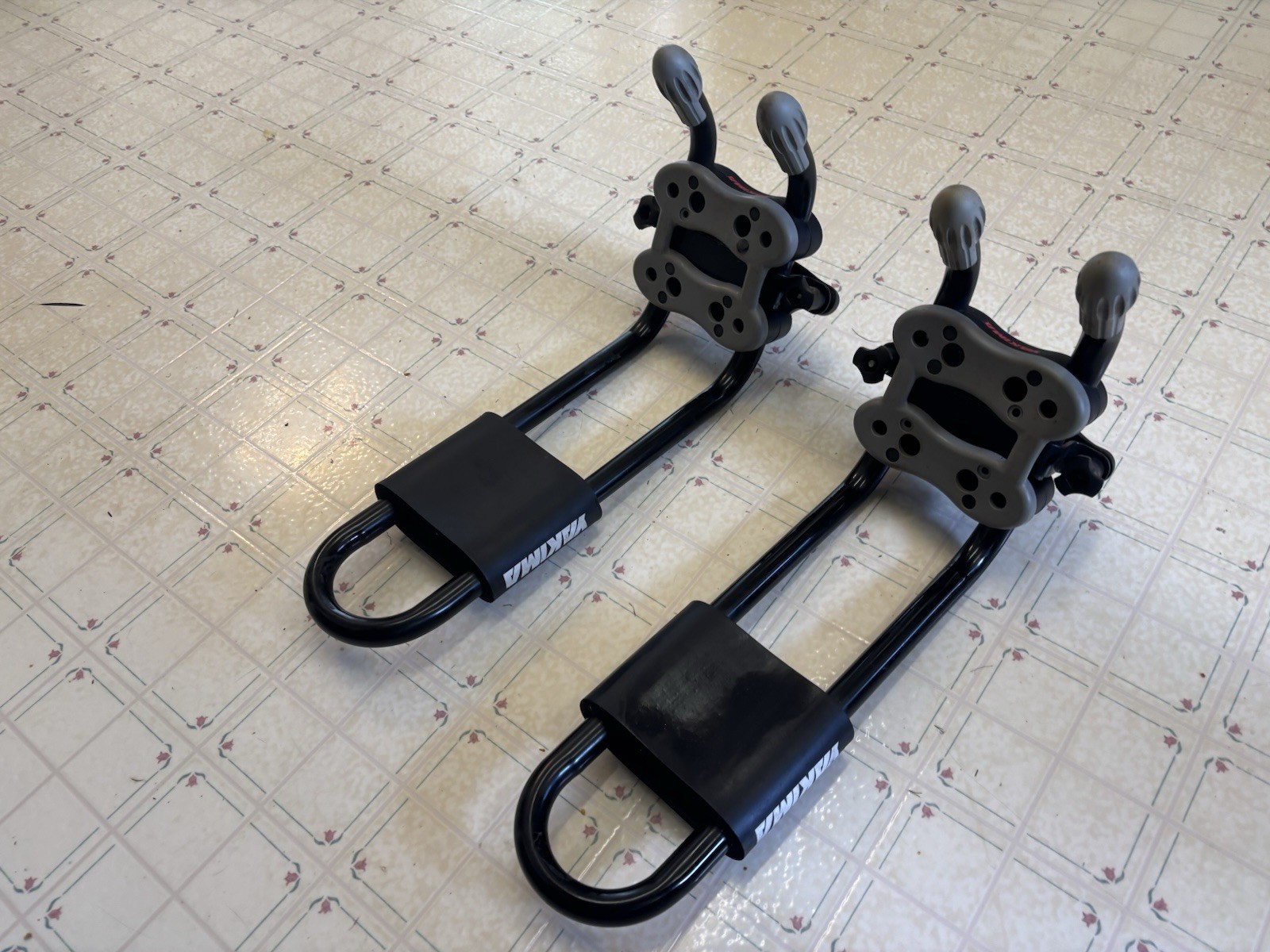 YAKIMA HULLRAISER KAYAK RACK J Hook Style Upright Roof Mount w Universal Mounts