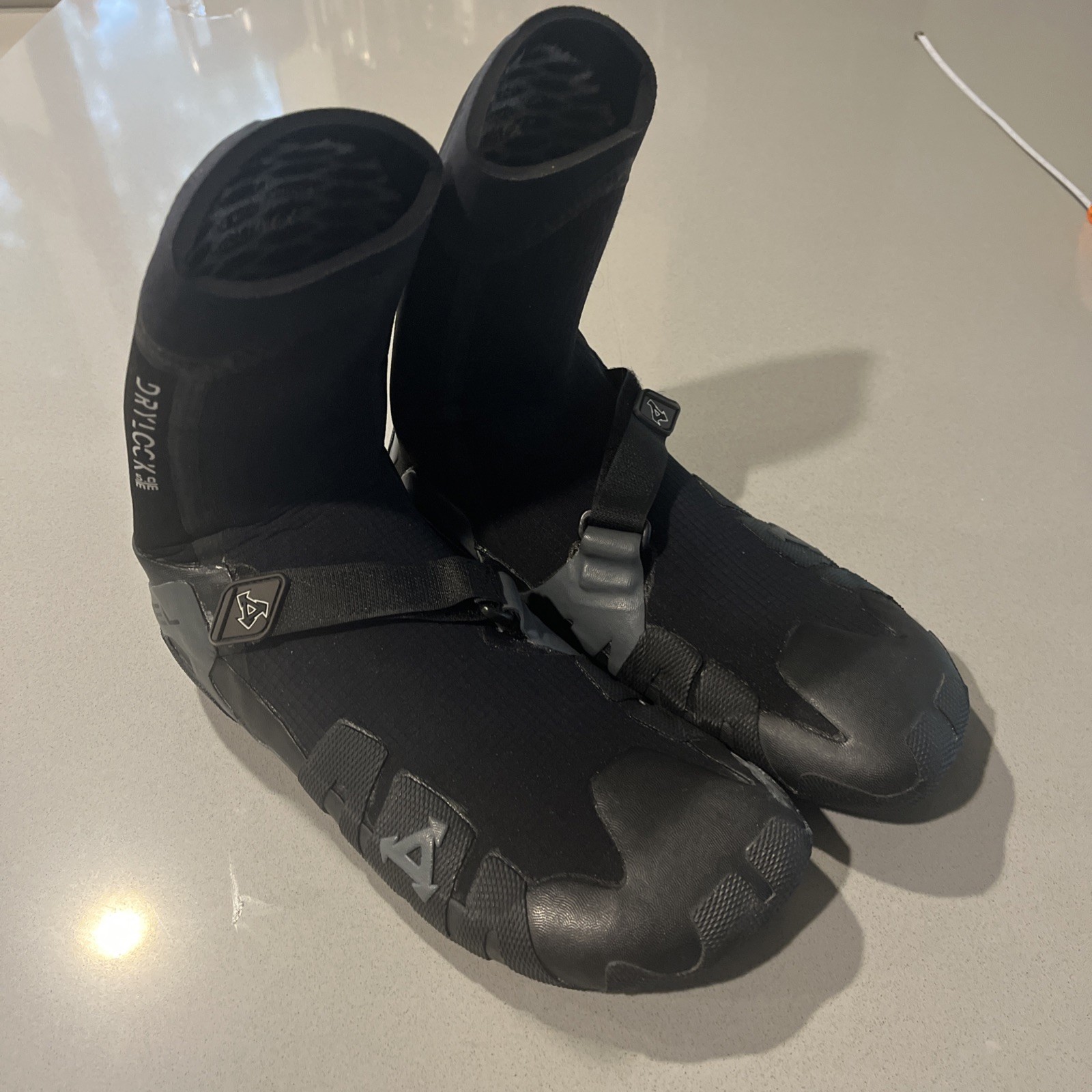 Xcel 5mm Drylock Surf Booties Celliant Black Men’s Size 8 (10 Inches)