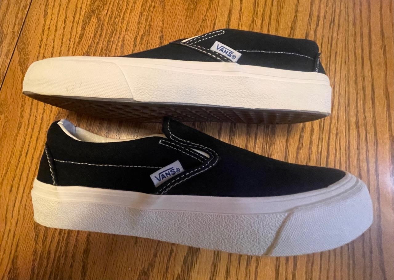 Off the Wall Classic Black Slip On Vans Women 7/Men 5.5. NEW Free US Shipping