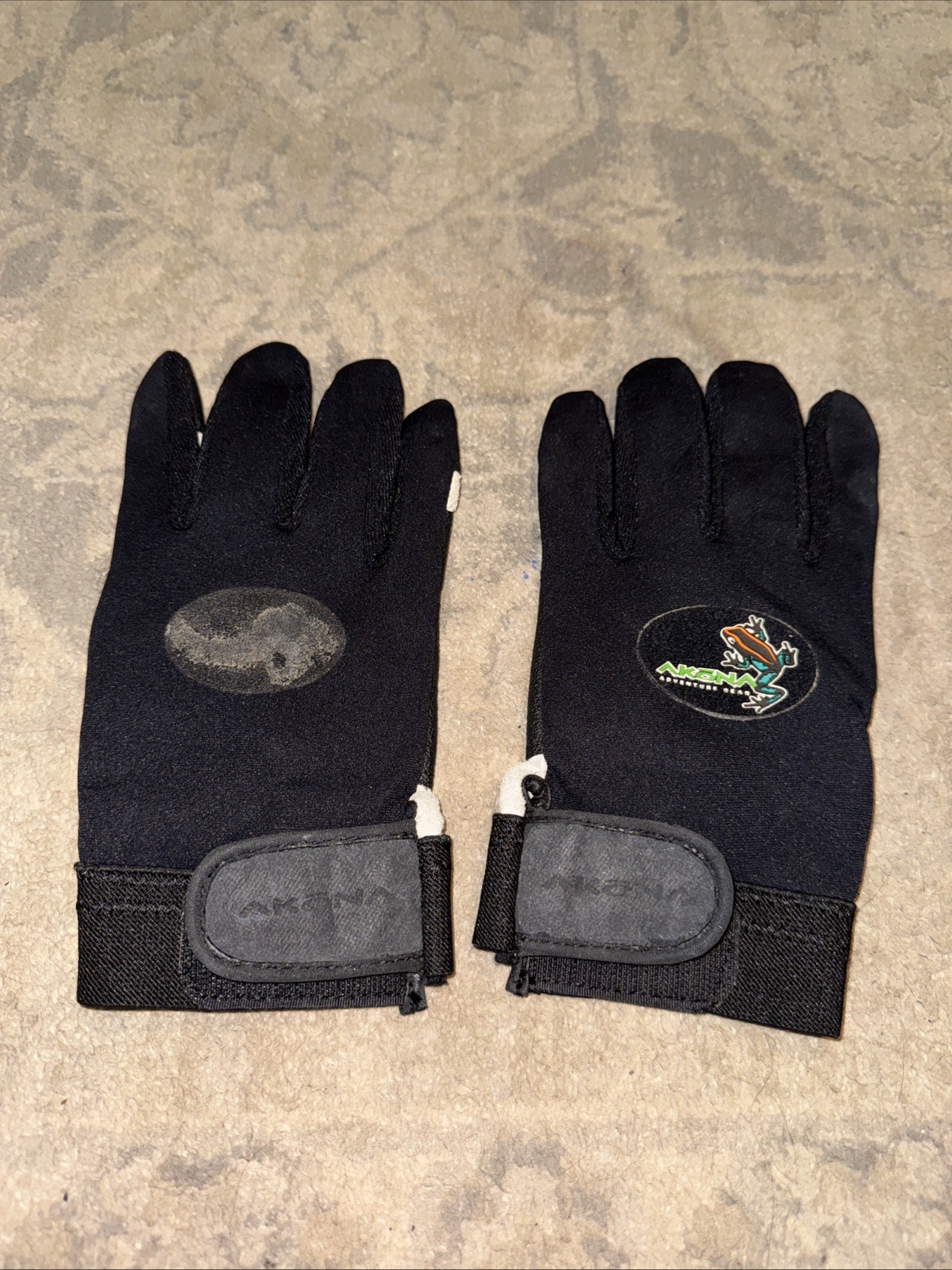 Akona Neoprene Blend Gloves with Strap Mens Medium Scuba Black See Photos