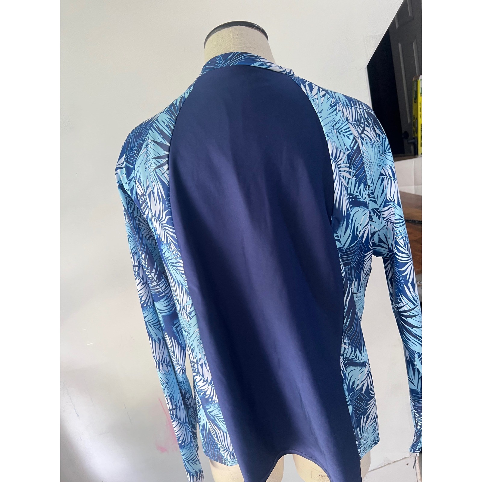 Blue Tropical Palm Print Long Sleeve Rash Guard Swim Top 4XL Navy Built-in Bra