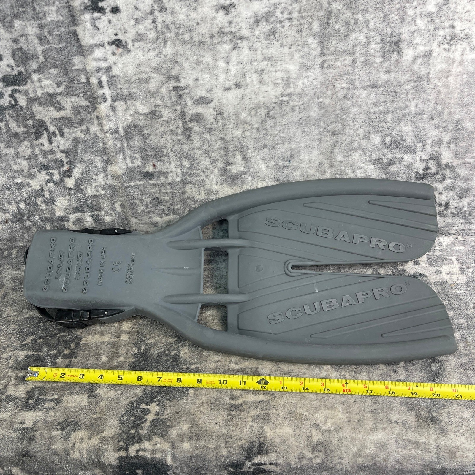 Scubapro Twin Jet Split Fins Size Small Grey Scuba Diving Snorkel Gear