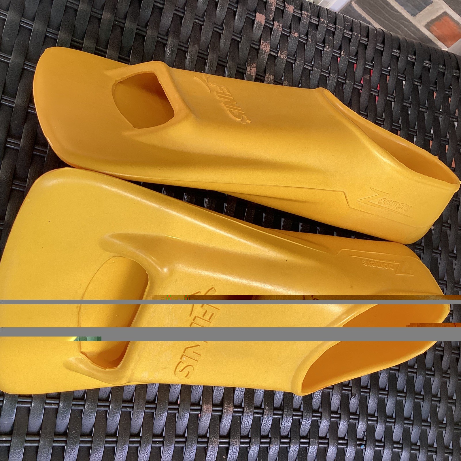 FINIS Zoomers Gold Short Blade Training Fins “sz D”-US-Sz (M 5.5-7) (W 6.5-8)