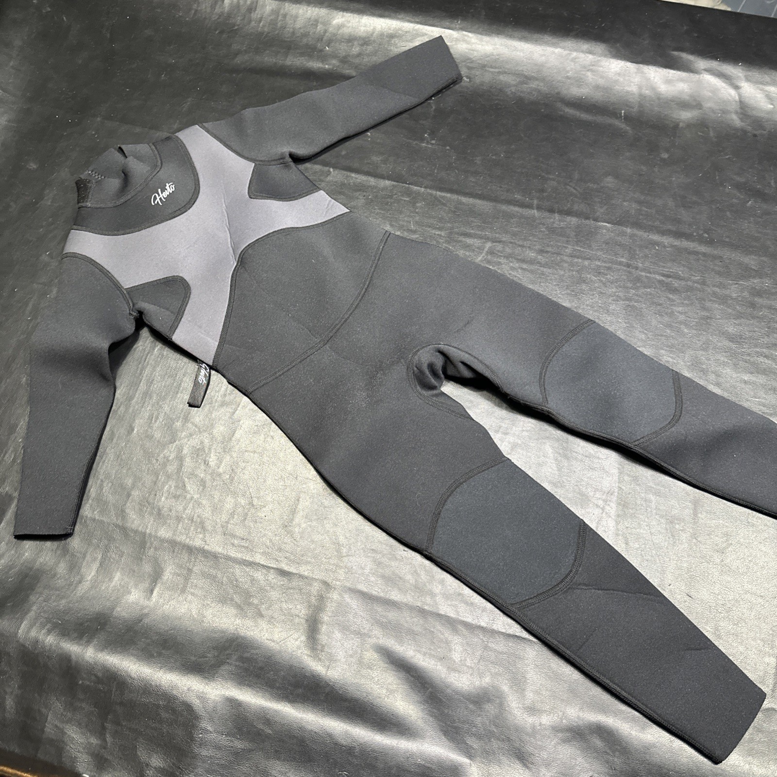 Hevto Full Body Wetsuit Youth Size 12 – 14 Kids Black Gray Water Sports 3.175 mm