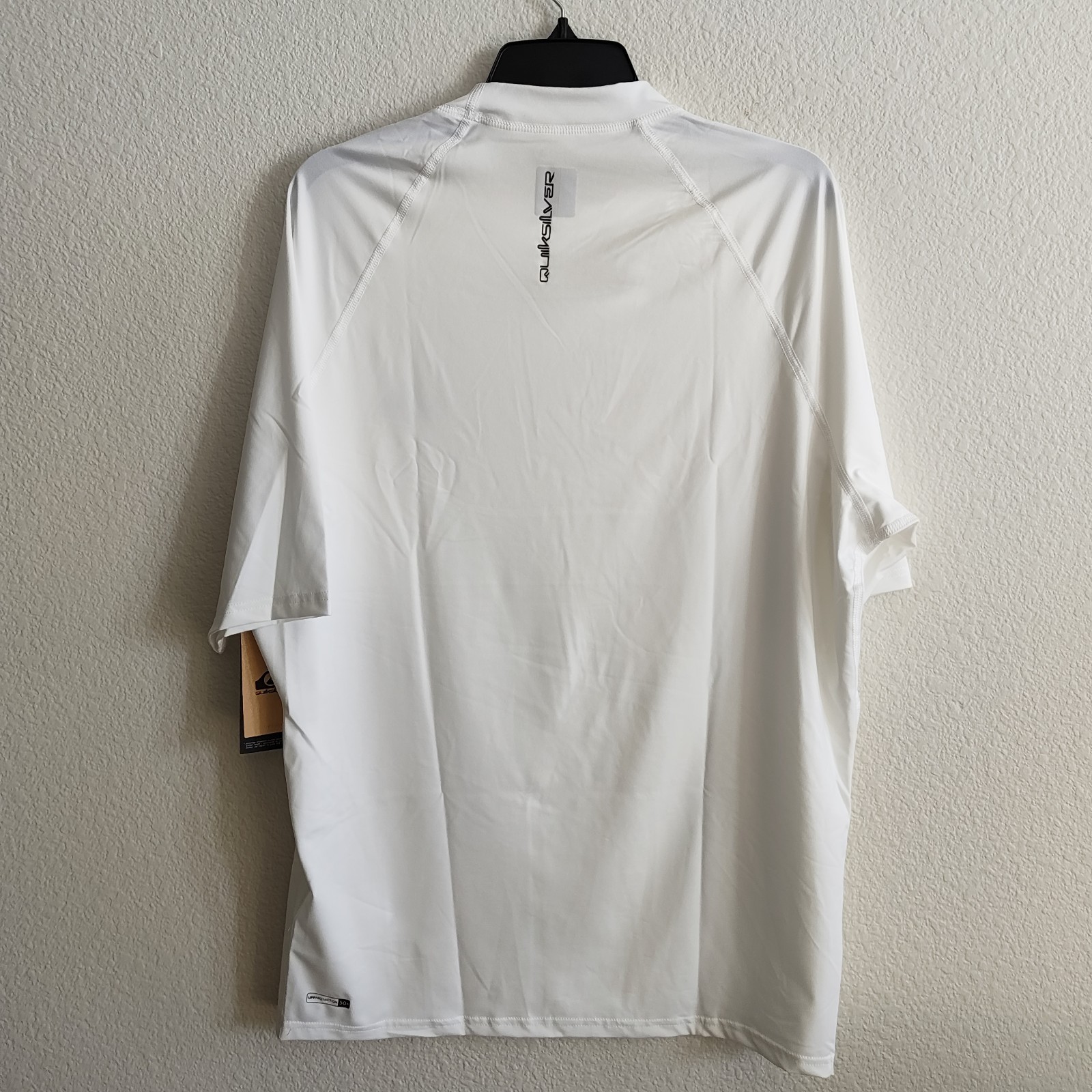 Quiksilver Men’s White Rash Guard With Logo Size 3XL Short Sleeve